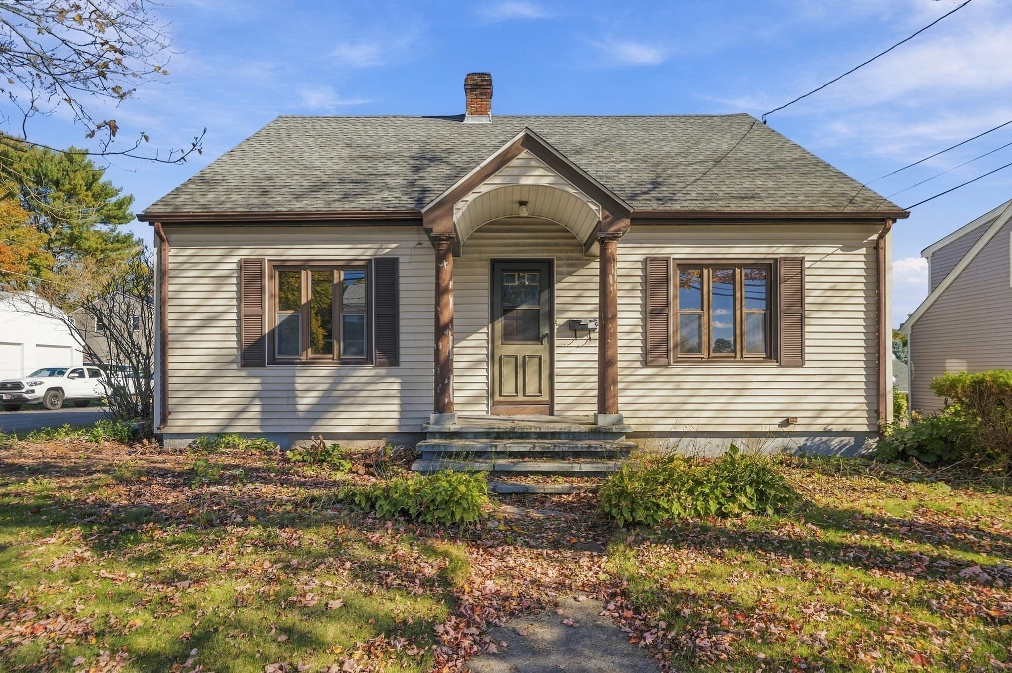 Single Family Residence at 149 Lake St, Webster MA 01570, photo 2 of 34