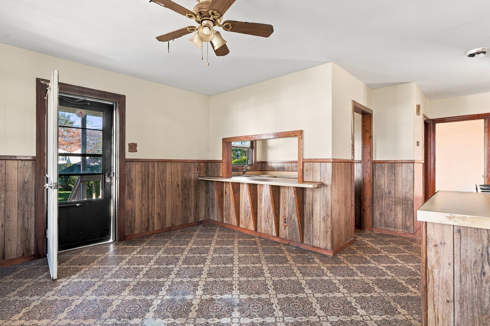 Single Family Residence at 149 Lake St, Webster MA 01570, photo 9 of 34