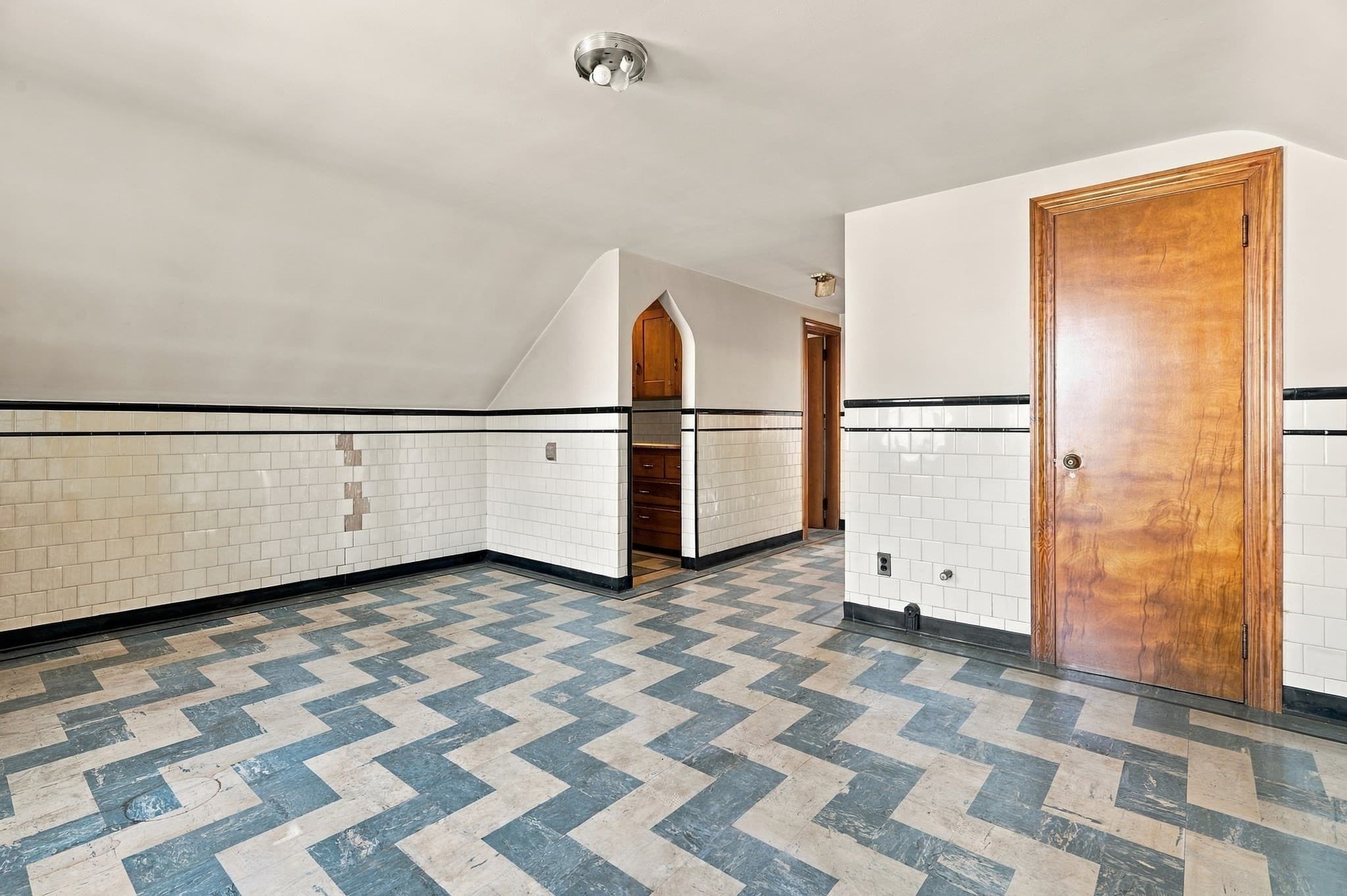 Single Family Residence at 149 Lake St, Webster MA 01570, photo 24 of 34