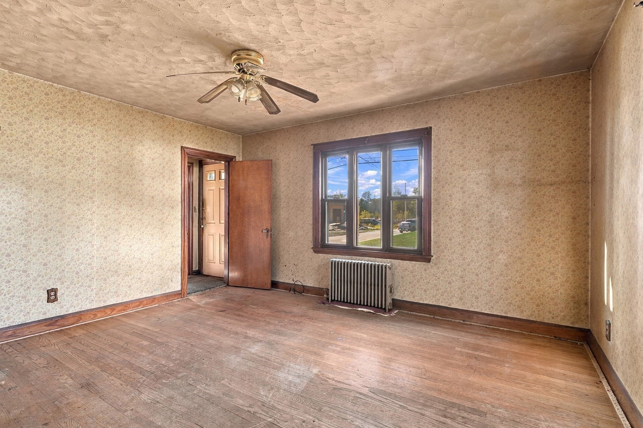 Single Family Residence at 149 Lake St, Webster MA 01570, photo 14 of 34