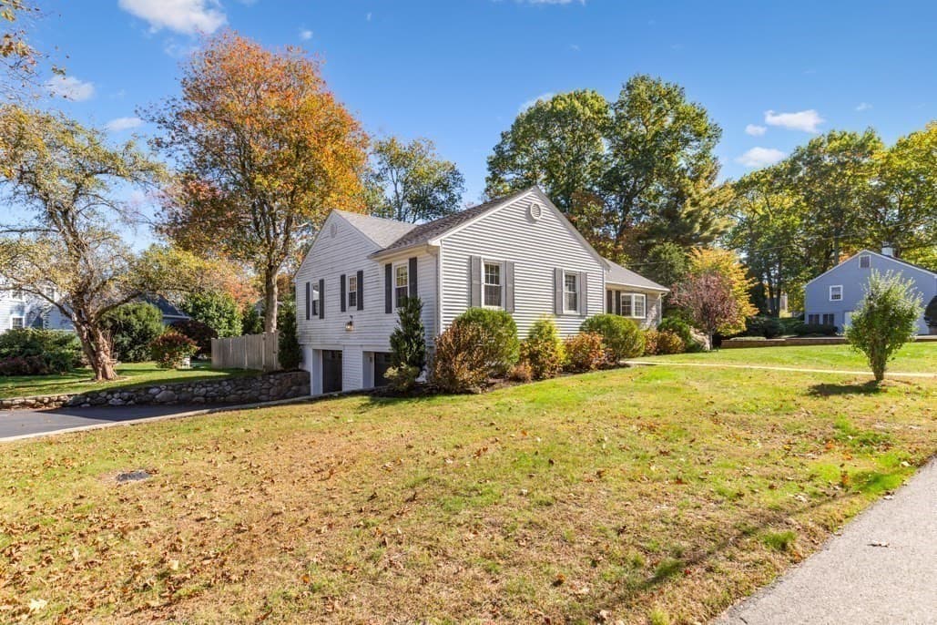 Single Family Residence at 19 Longbow Rd, Lynnfield MA 01940, Lynnfield, photo 2 of 38