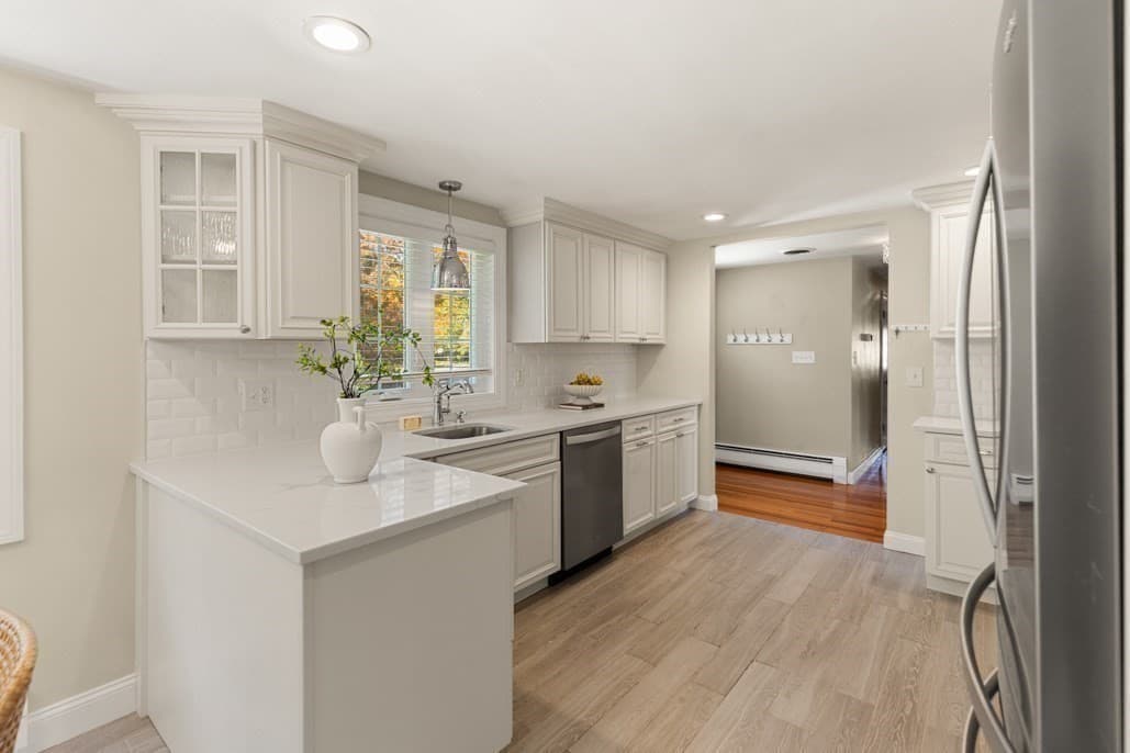 Single Family Residence at 19 Longbow Rd, Lynnfield MA 01940, Lynnfield, photo 13 of 38