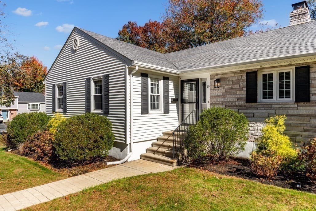 Single Family Residence at 19 Longbow Rd, Lynnfield MA 01940, Lynnfield, photo 3 of 38