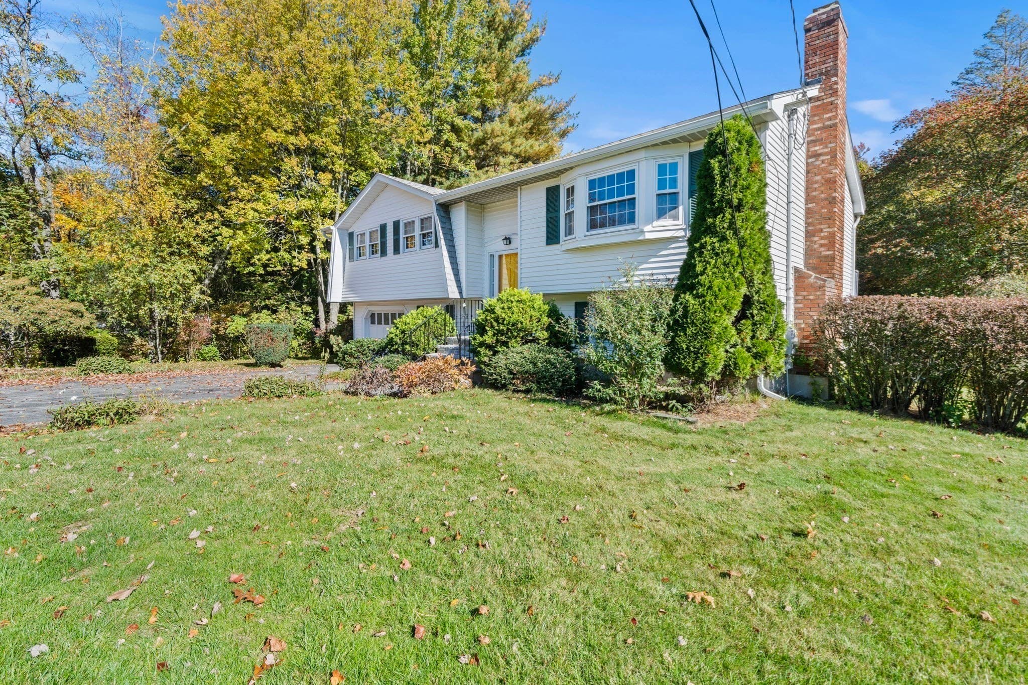 Single Family Residence at 5 Bamberg Drive, Woburn MA 01801, photo 3 of 37