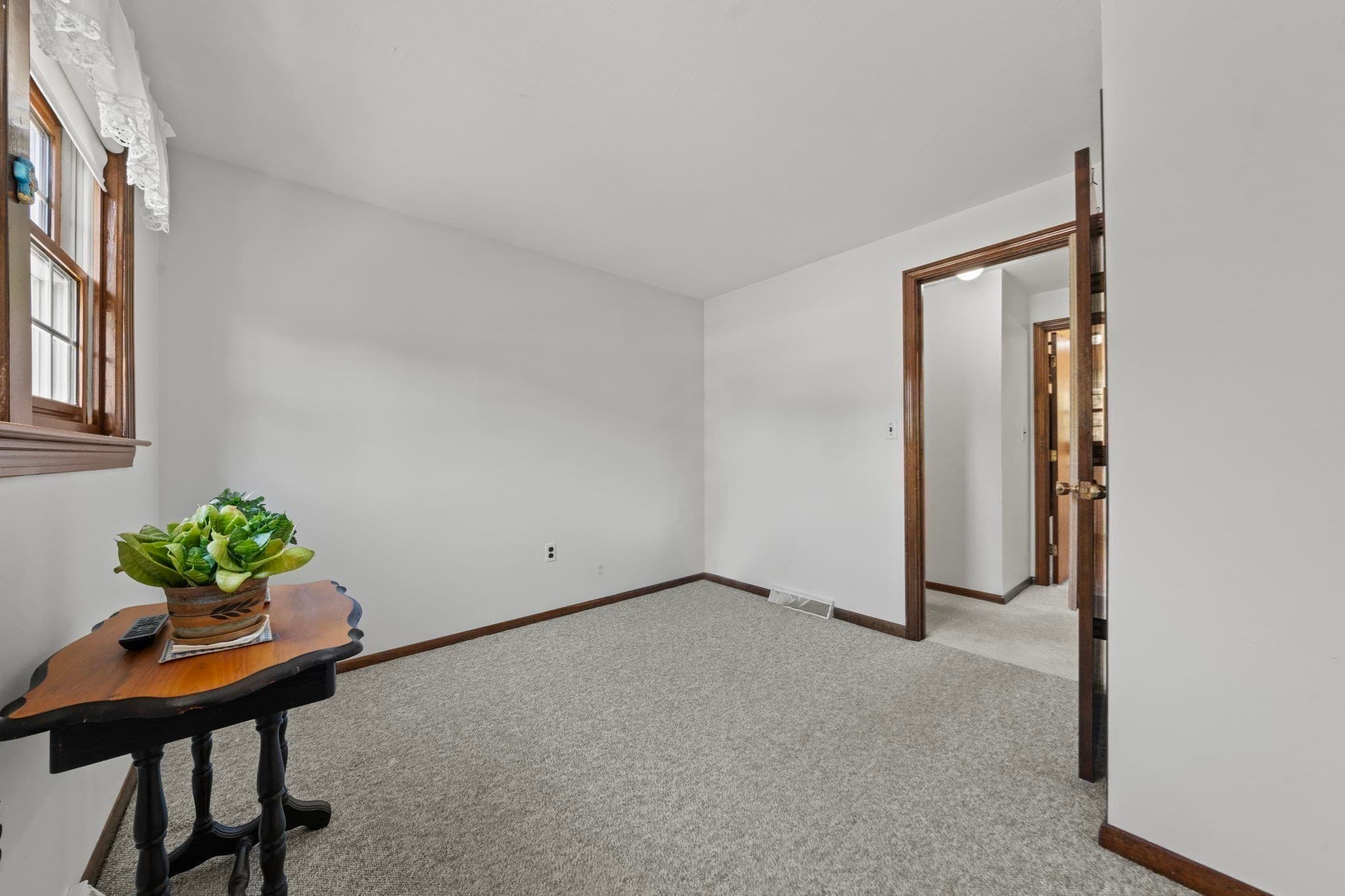 Single Family Residence at 5 Bamberg Drive, Woburn MA 01801, photo 14 of 37