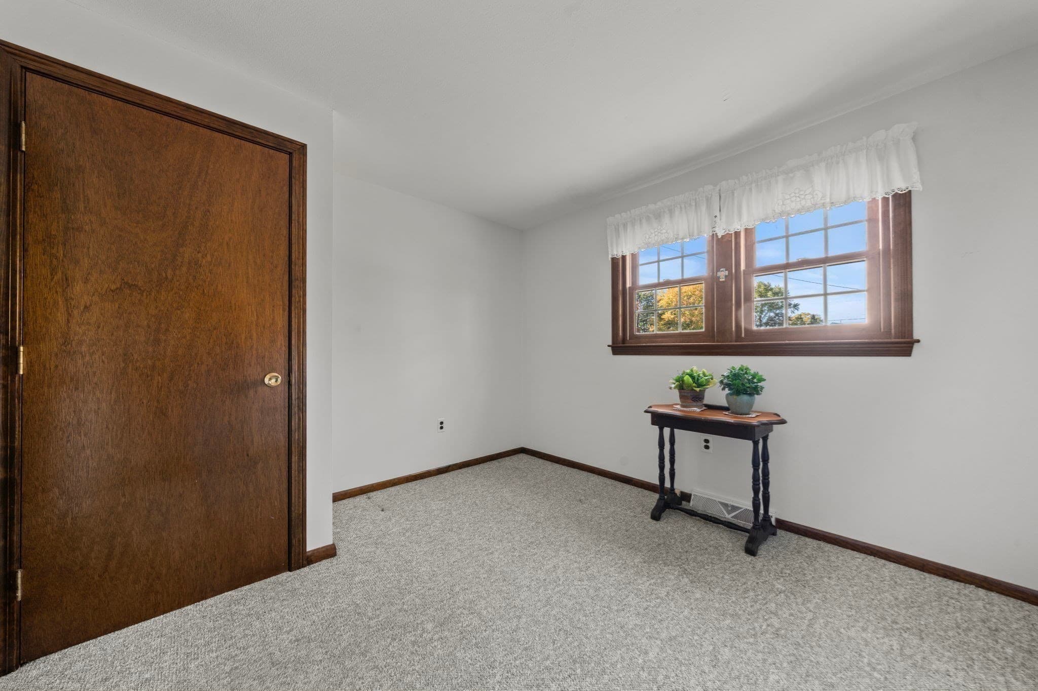 Single Family Residence at 5 Bamberg Drive, Woburn MA 01801, photo 15 of 37