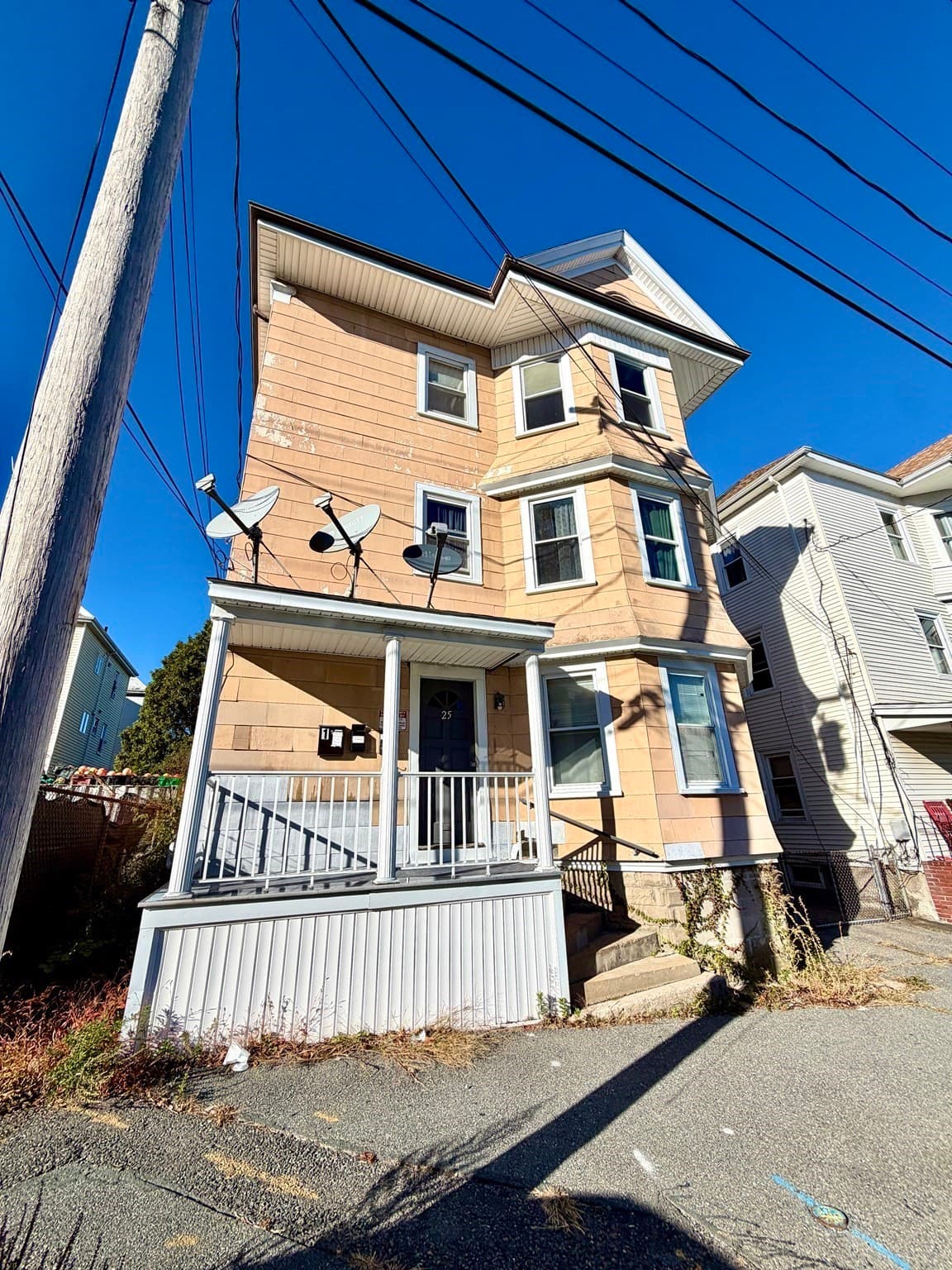 3 Family at 25 Adams St, New Bedford MA 02746, New Bedford, photo 2 of 15