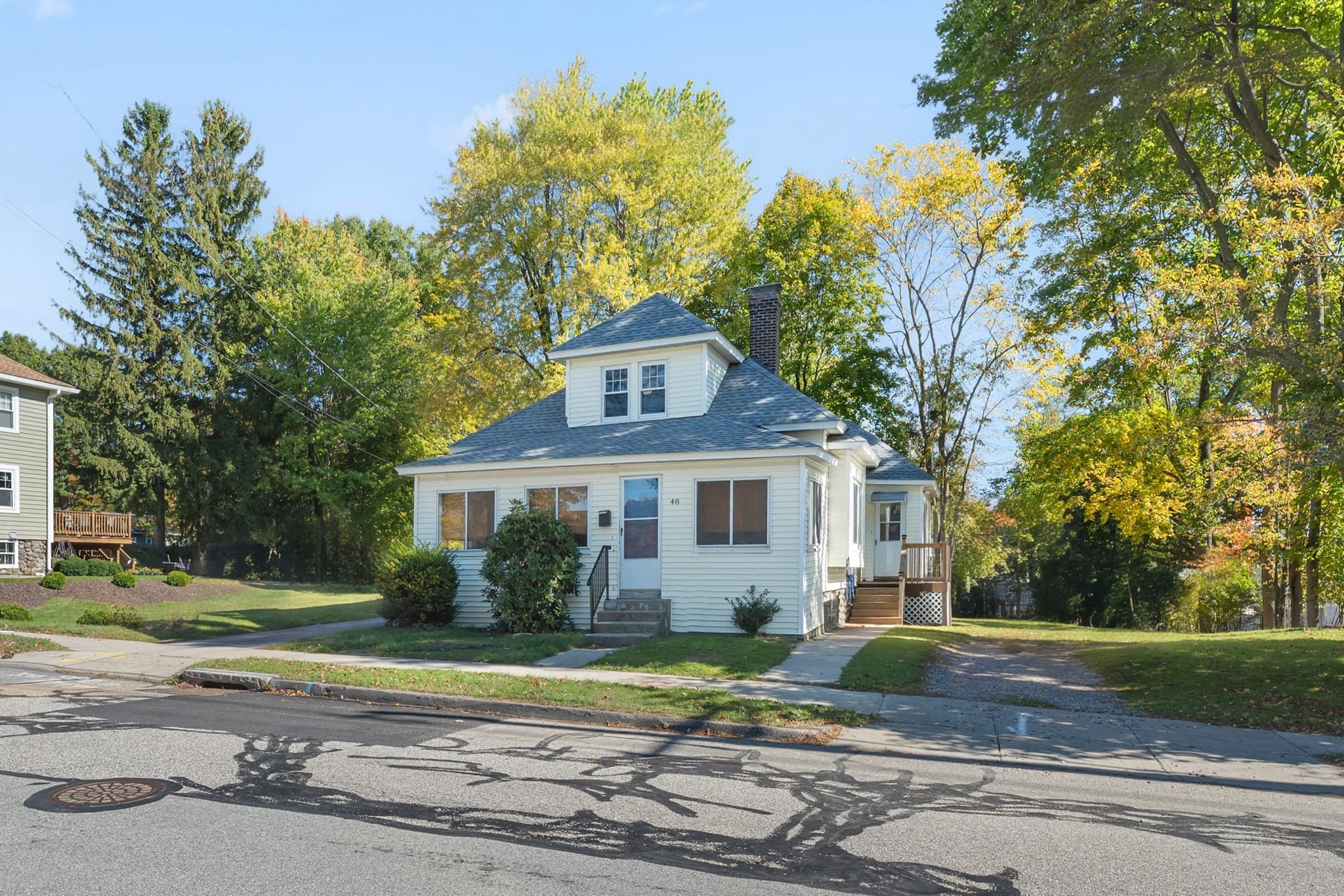 Single Family Residence at 48 Beverly Rd, Worcester MA 01605, photo 3 of 38