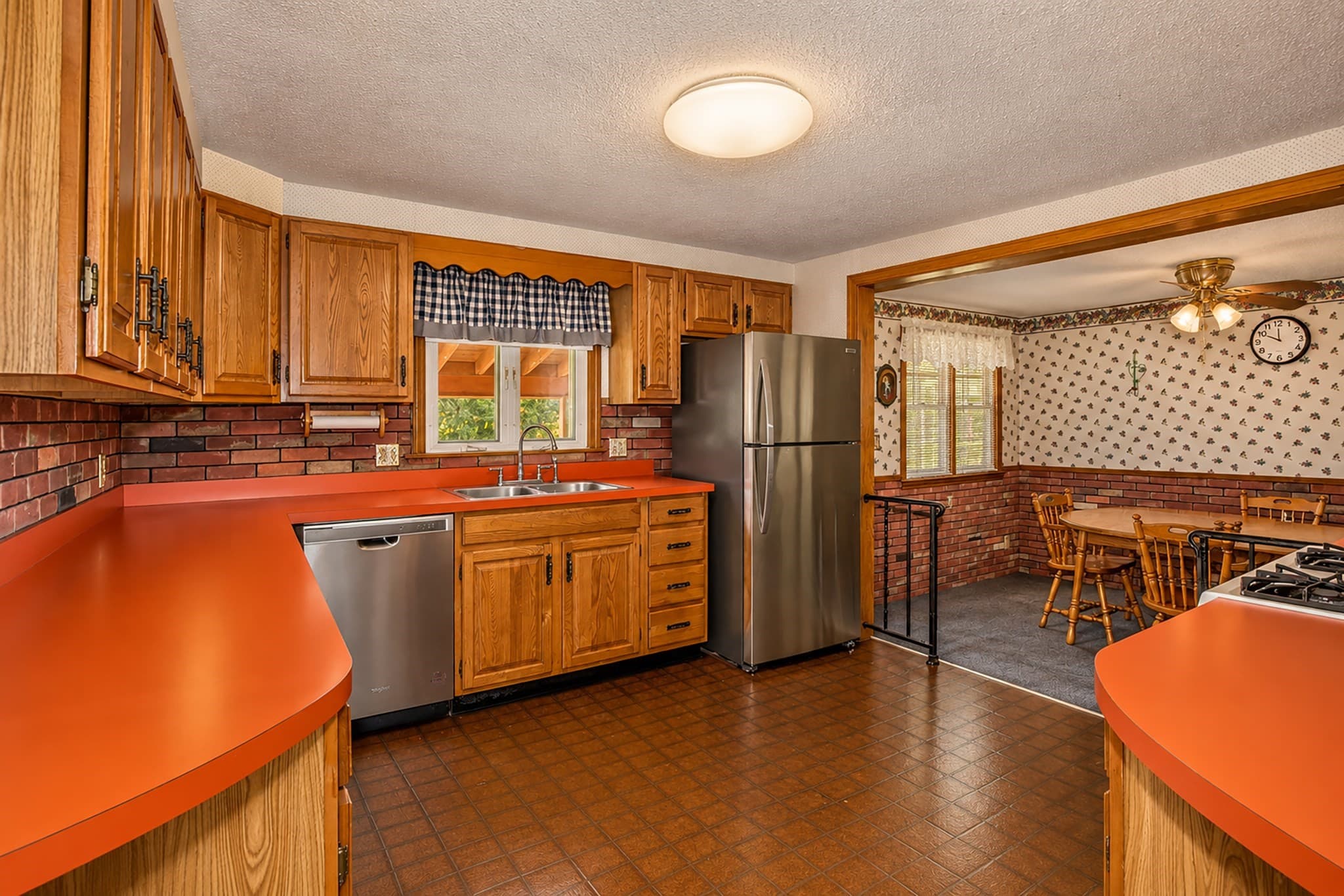 Single Family Residence at 65 Ridgeway Dr, Agawam MA 01030, photo 6 of 35