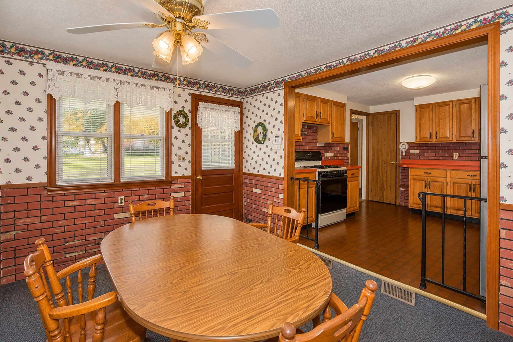 Single Family Residence at 65 Ridgeway Dr, Agawam MA 01030, photo 12 of 35