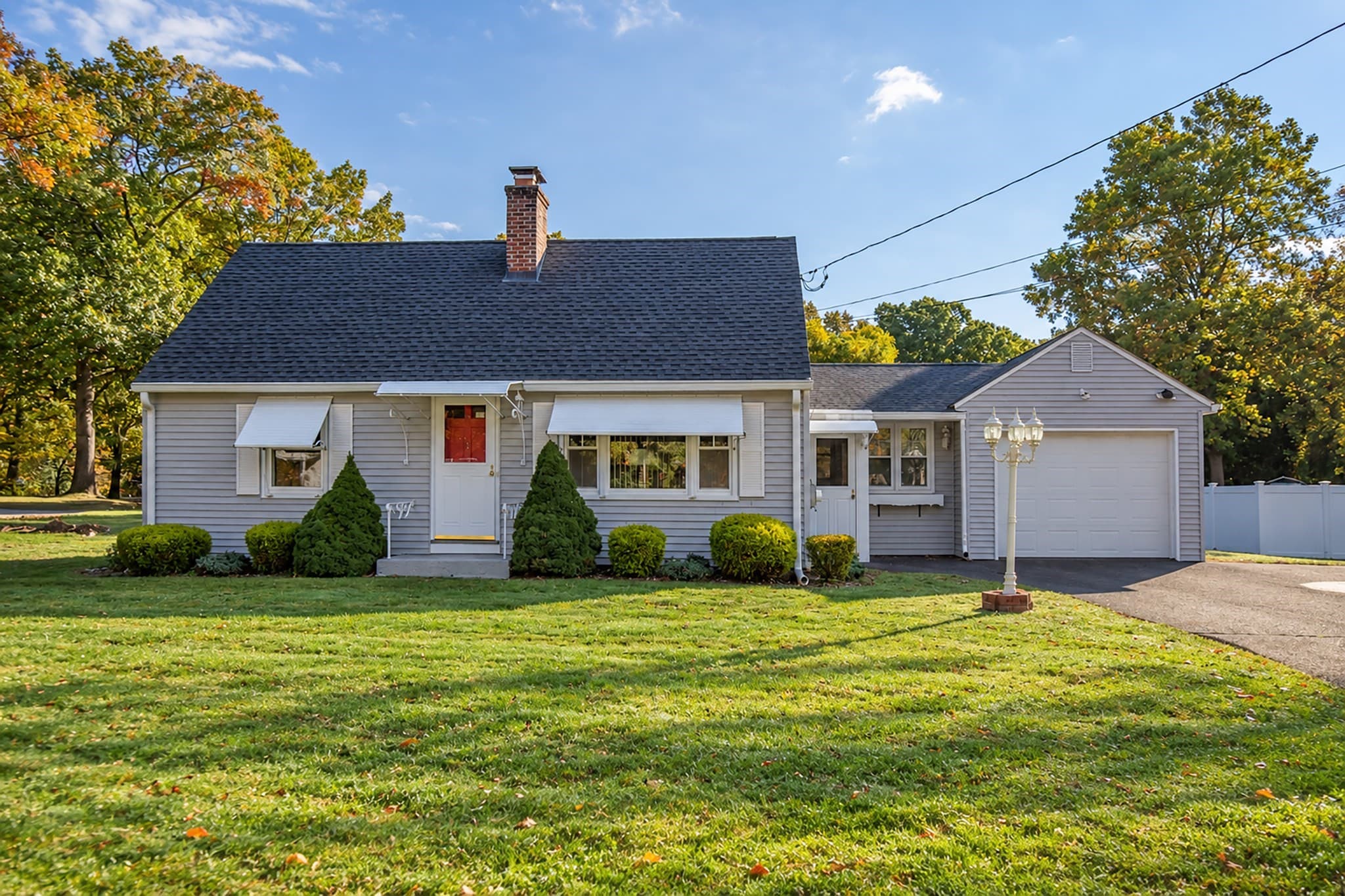 65 Ridgeway Dr, Agawam MA 01030