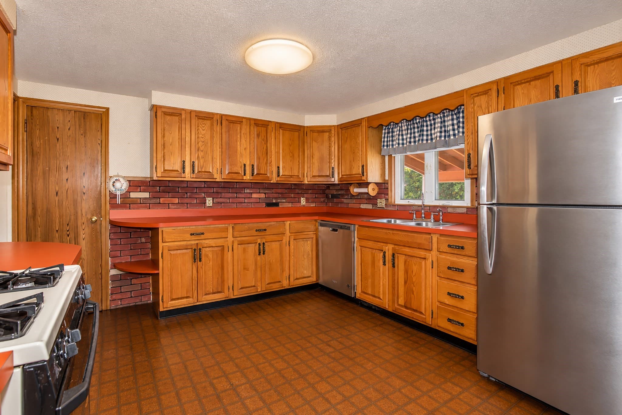 Single Family Residence at 65 Ridgeway Dr, Agawam MA 01030, photo 9 of 35