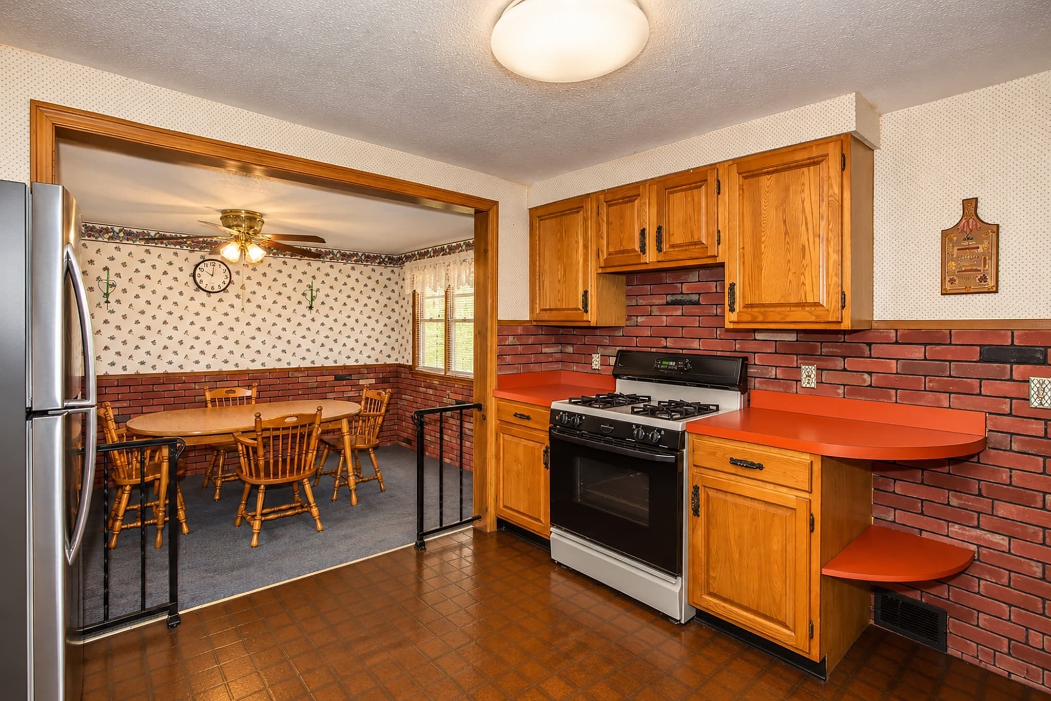 Single Family Residence at 65 Ridgeway Dr, Agawam MA 01030, photo 10 of 35