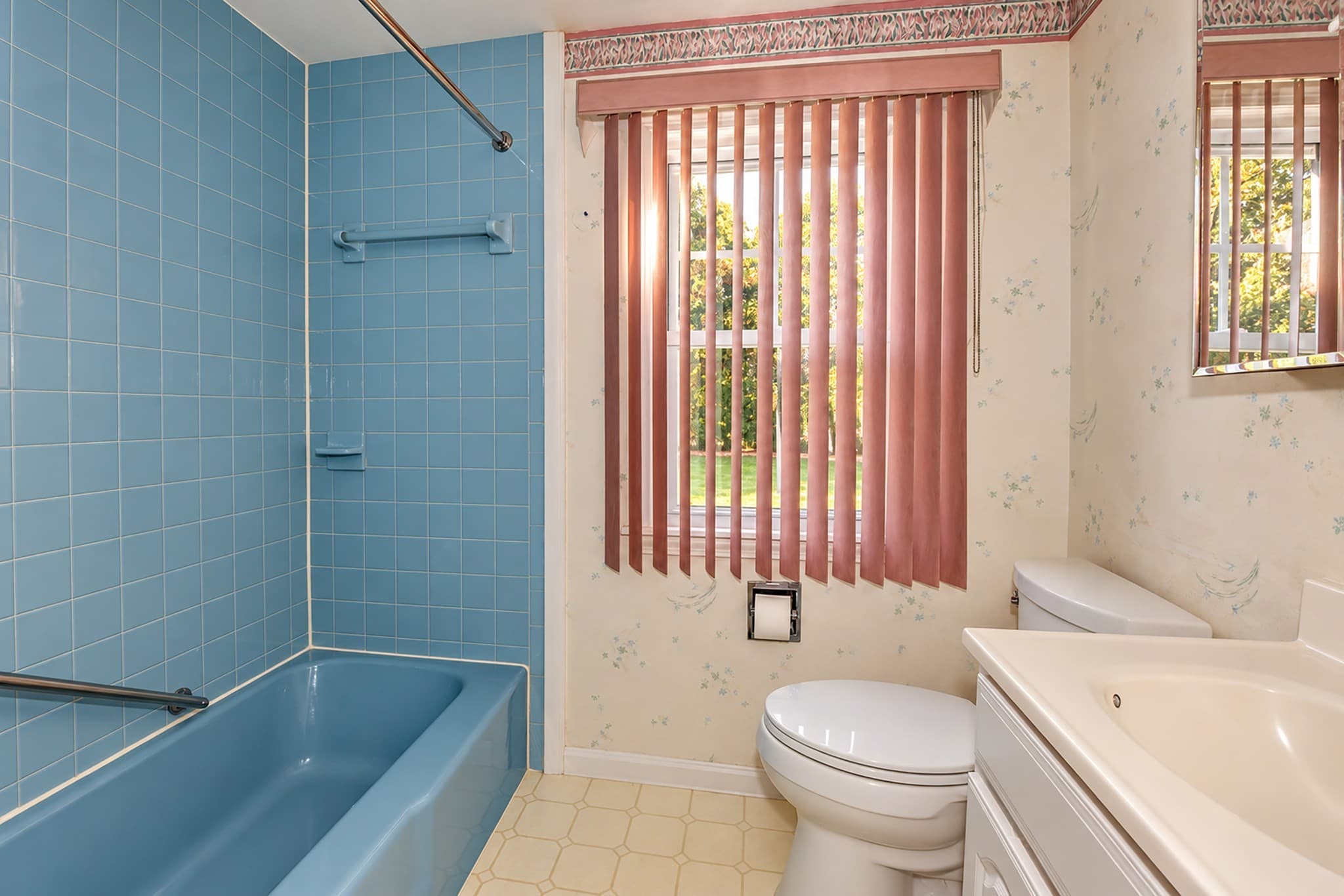 Single Family Residence at 65 Ridgeway Dr, Agawam MA 01030, photo 15 of 35
