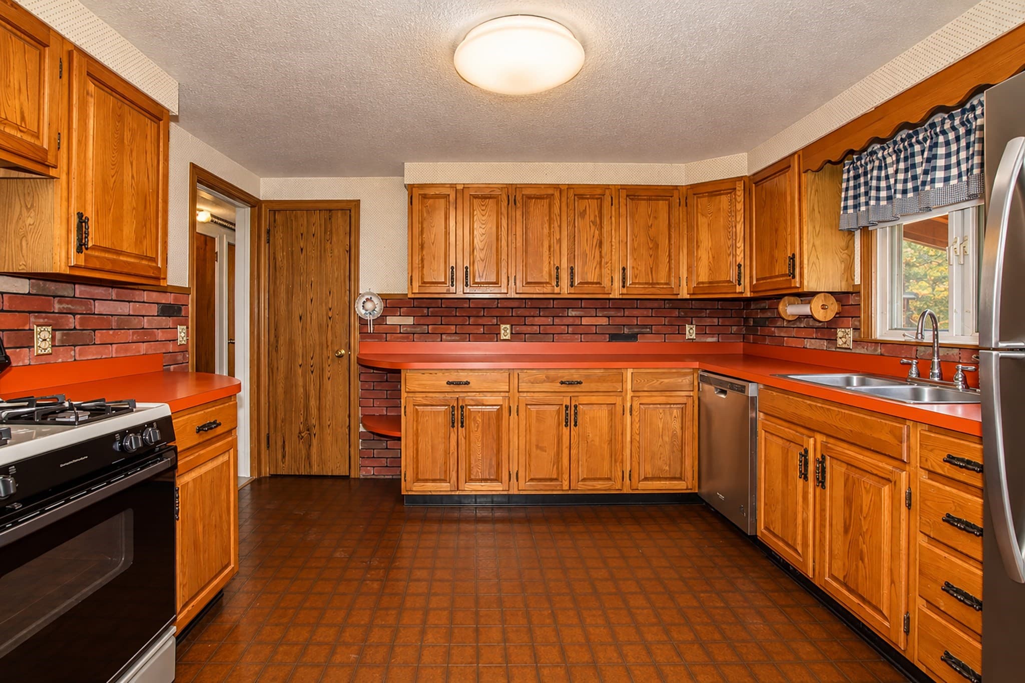 Single Family Residence at 65 Ridgeway Dr, Agawam MA 01030, photo 8 of 35