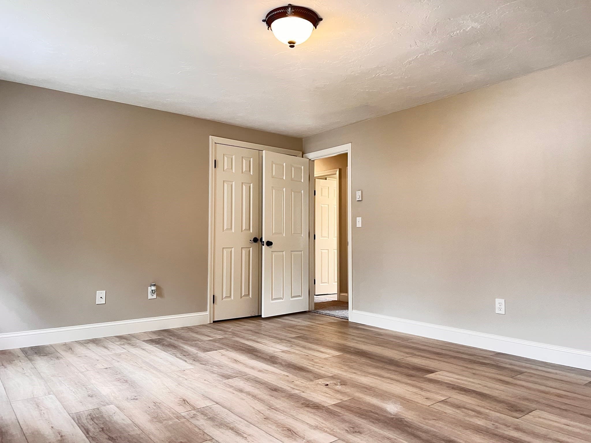 Condominium at 1 Village Grn # 1, Millbury MA 01527, photo 14 of 24
