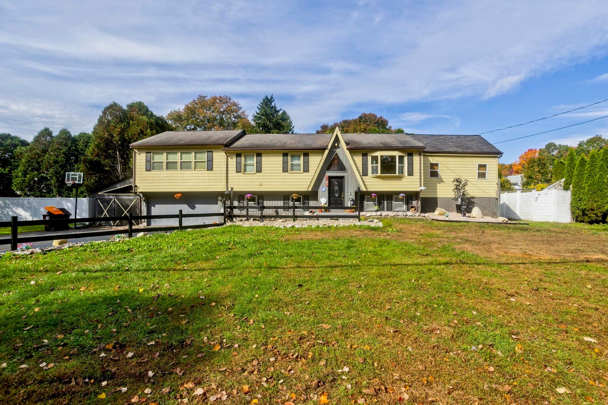 688 S West St, Agawam MA 01030