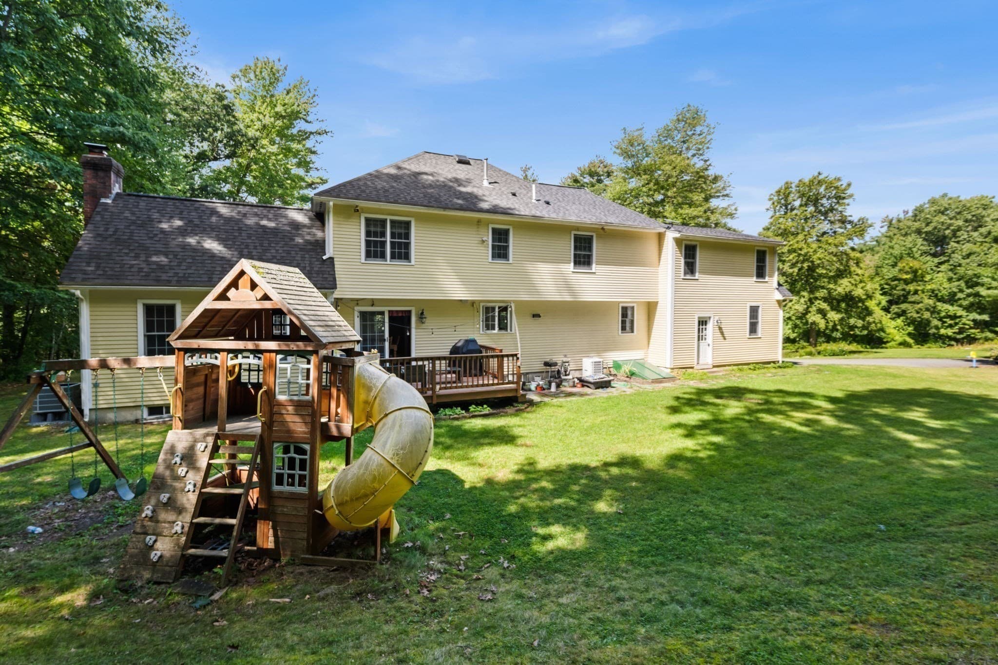 Single Family Residence at 101 Schoolhouse Ln, Boxborough MA 01719, photo 7 of 38