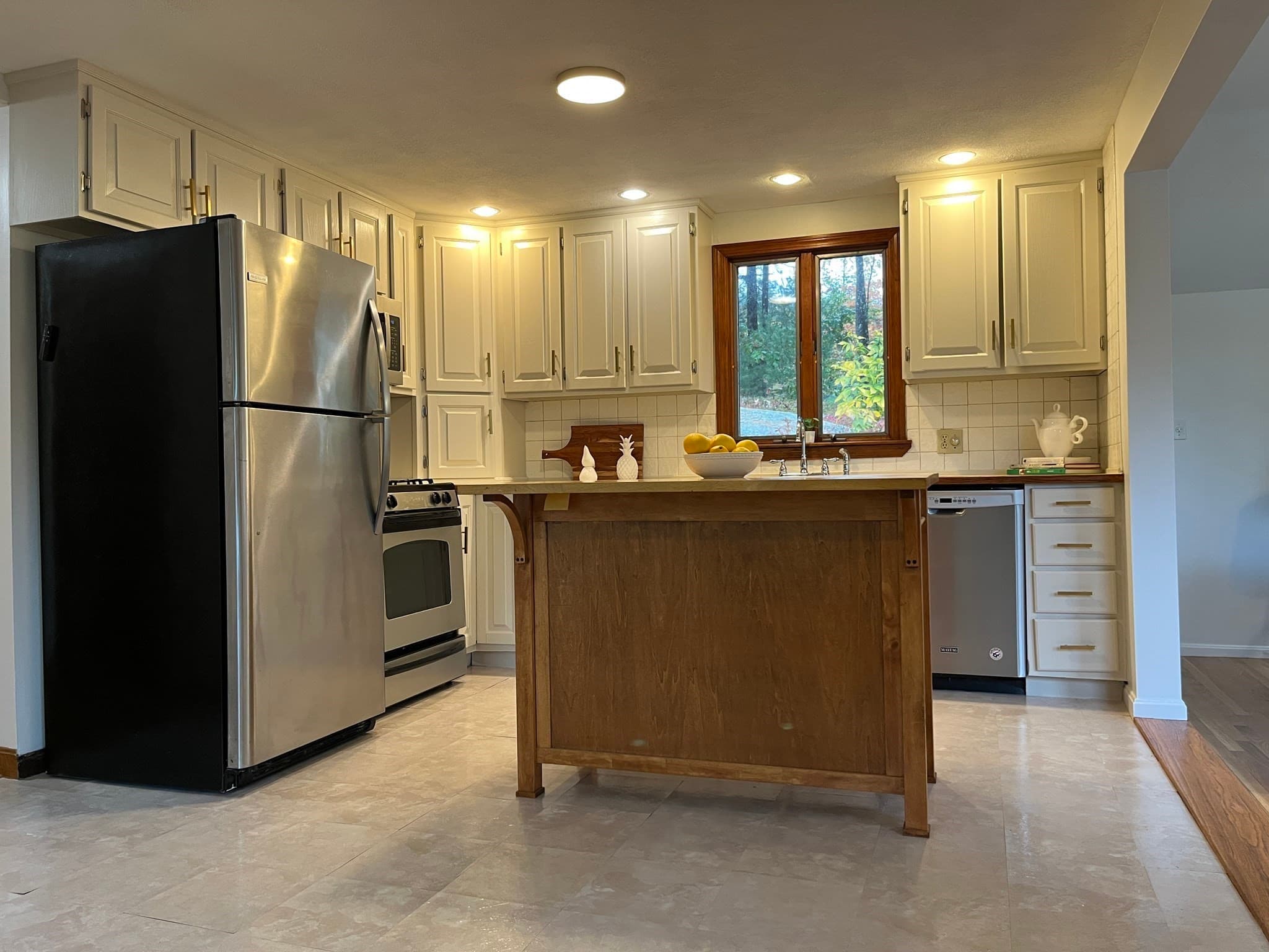 Single Family Residence at 10 Pelham St, Billerica MA 01821, Billerica, photo 6 of 21