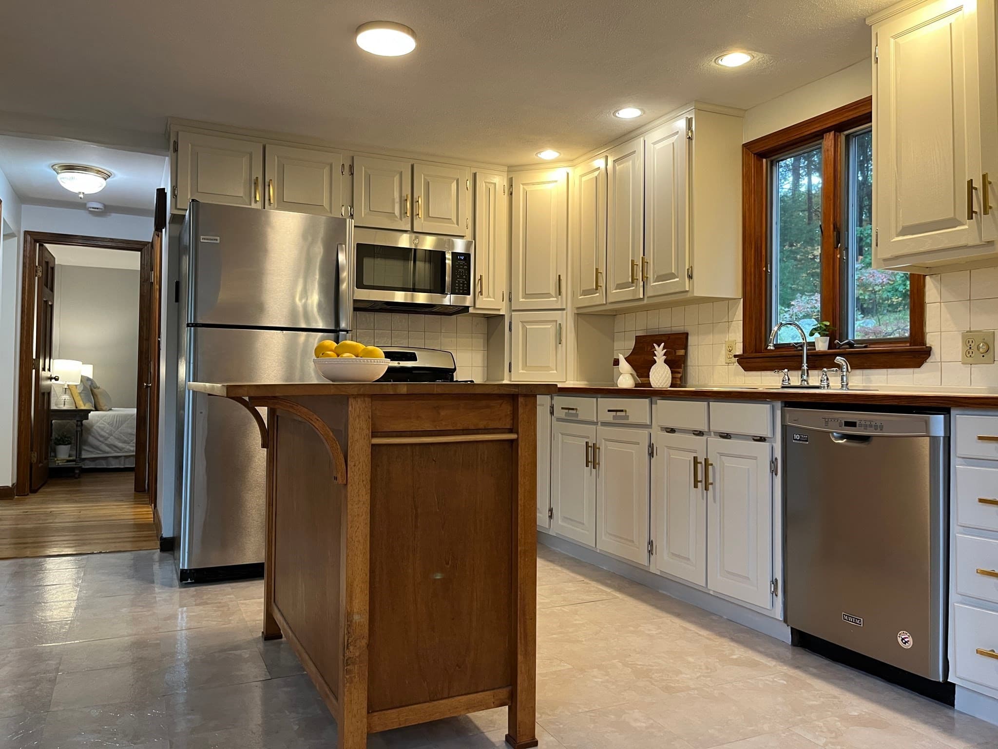 Single Family Residence at 10 Pelham St, Billerica MA 01821, Billerica, photo 7 of 21