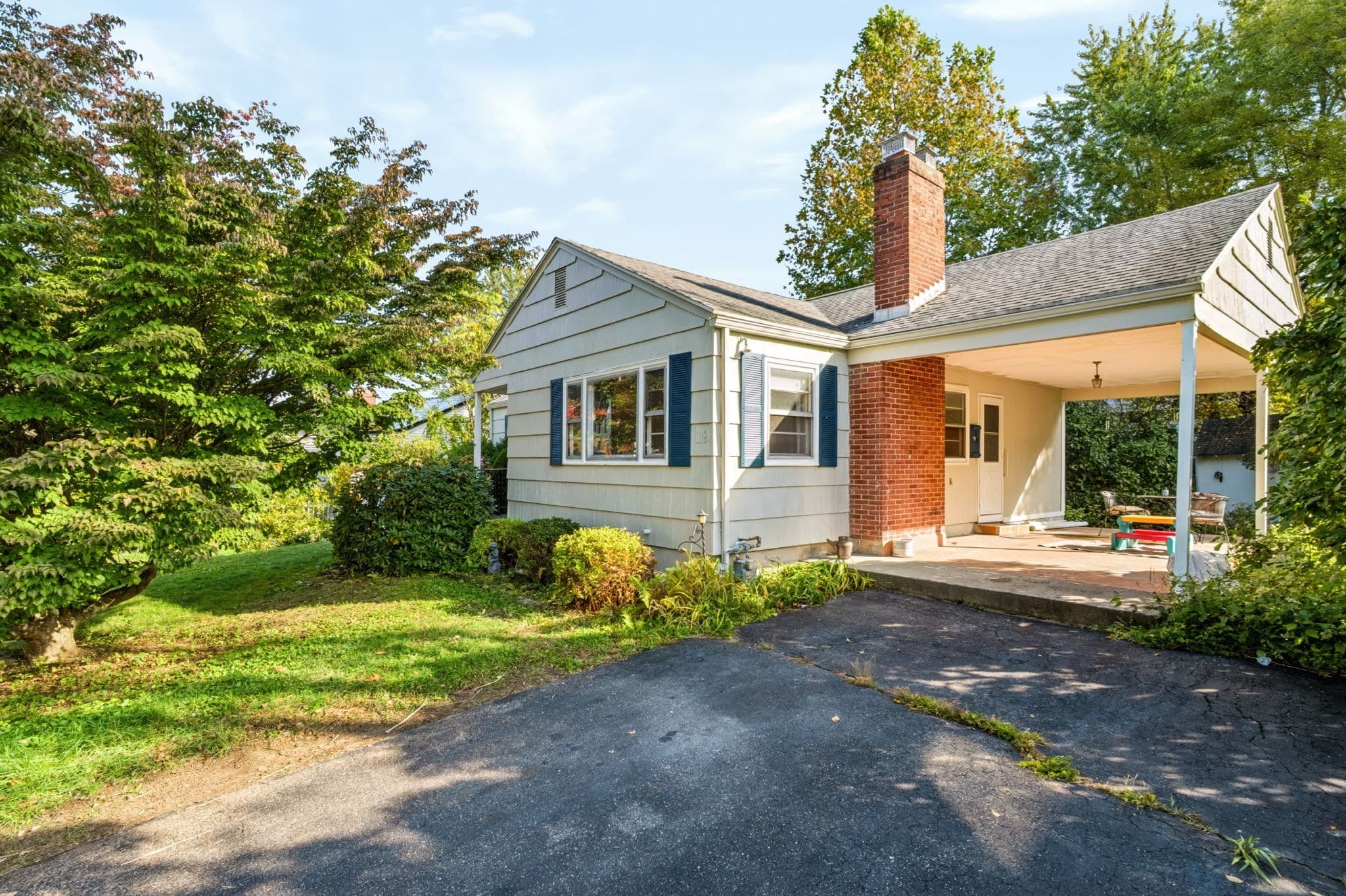 119 Bacon Rd, Springfield MA 01119
