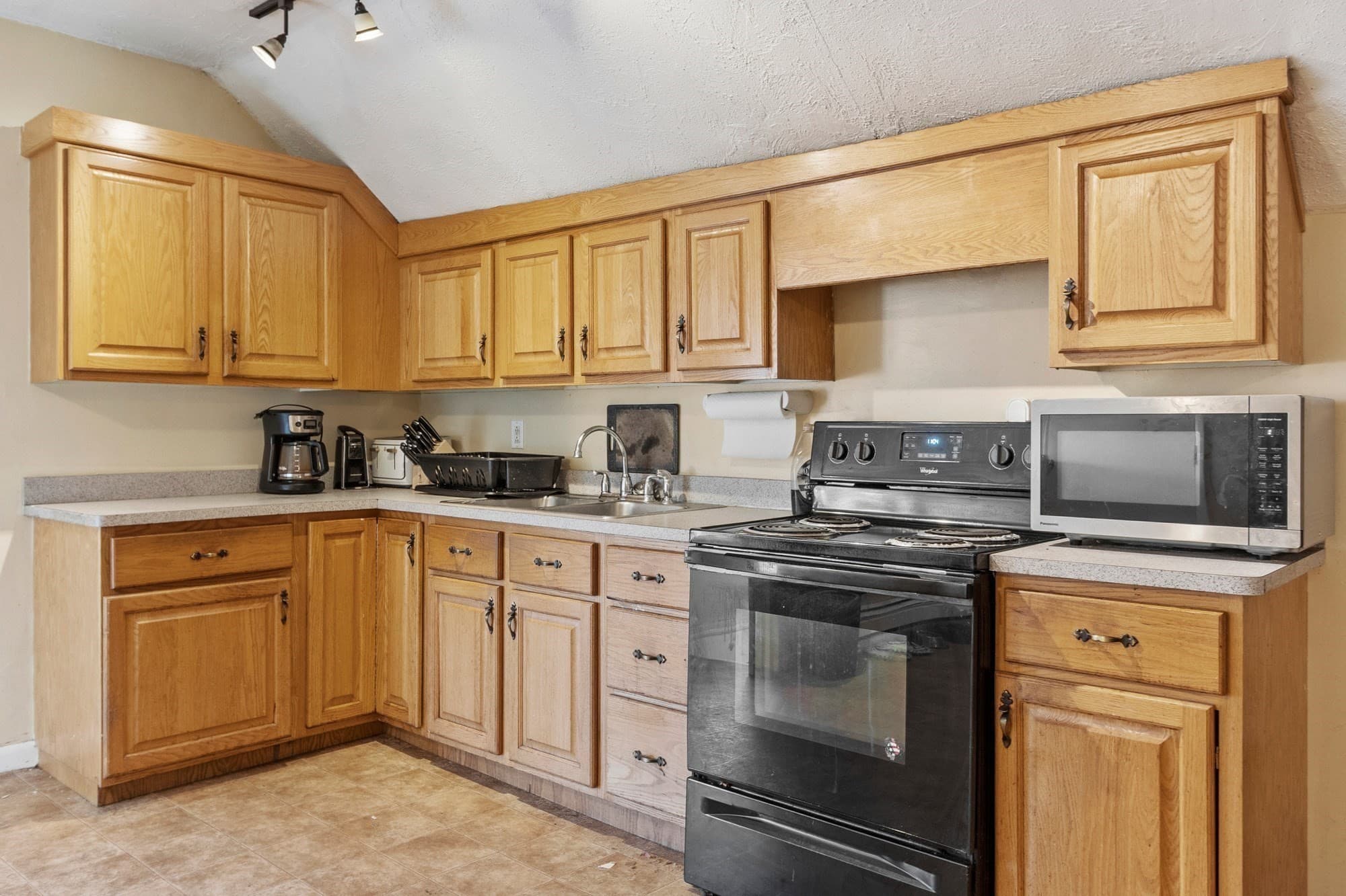 5-9 Family at 206-210 Central St, Winchendon MA 01475, Winchendon, photo 24 of 42