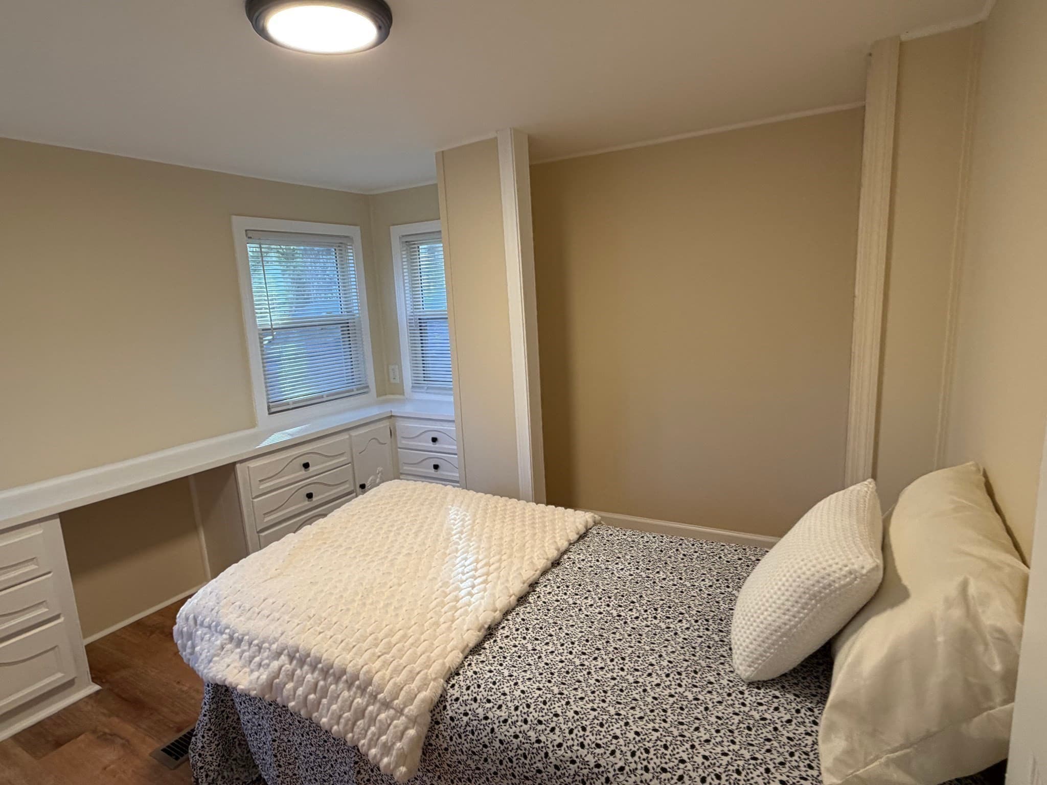 Mobile Home at 118 Emery Street, Palmer MA 01069, photo 13 of 16