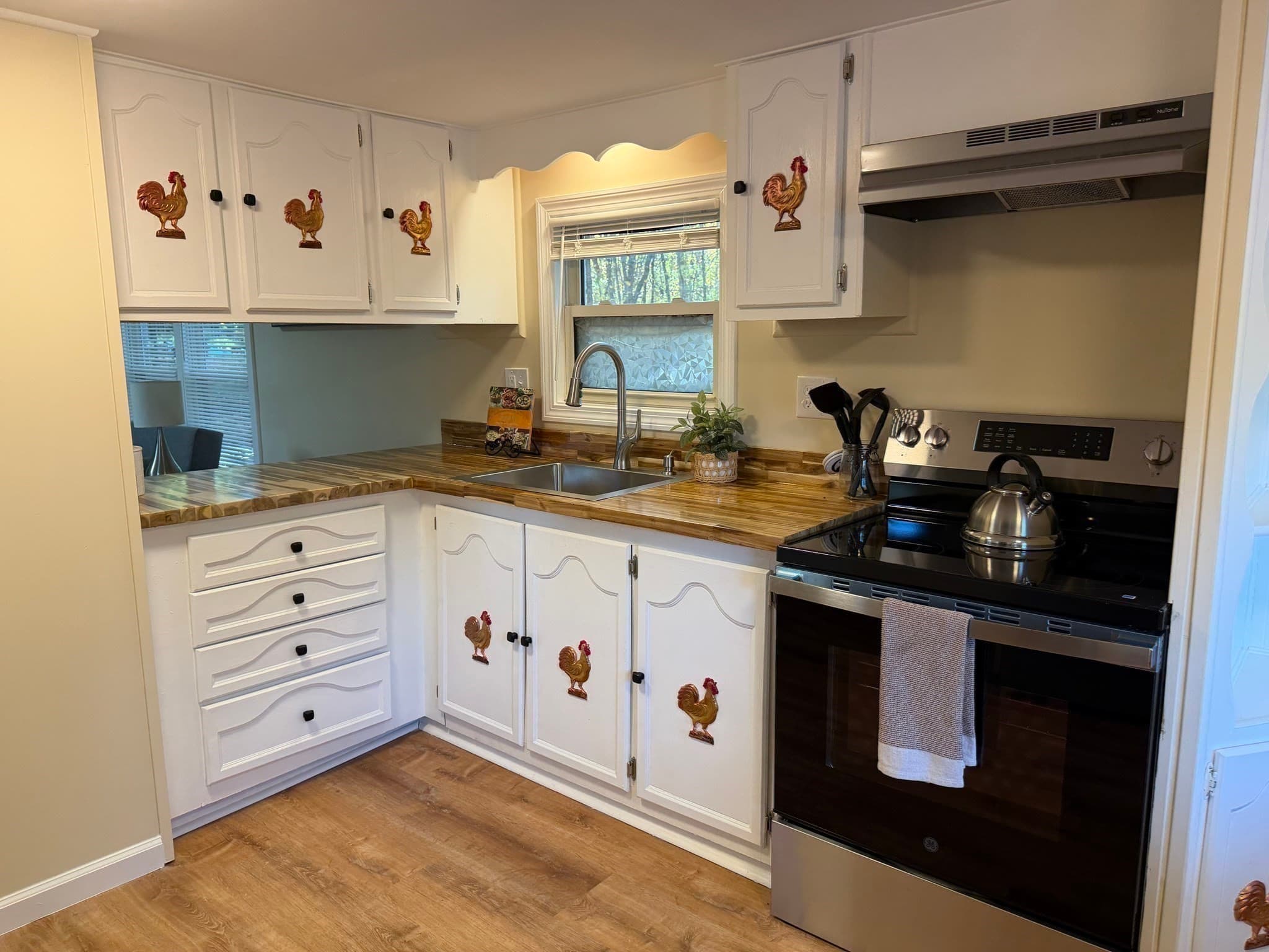 Mobile Home at 118 Emery Street, Palmer MA 01069, photo 5 of 16