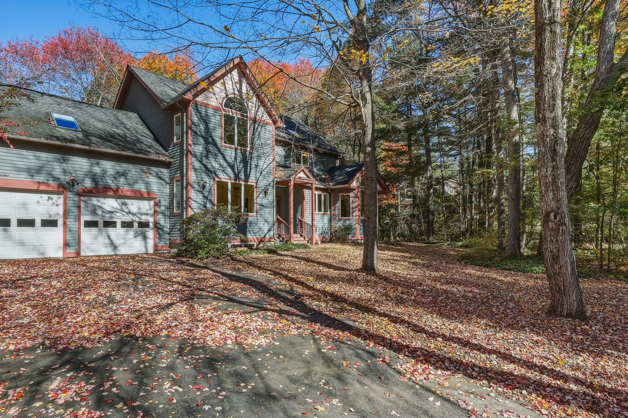 Single Family Residence at 521 Old Farm Rd, Amherst MA 01002, photo 2 of 40