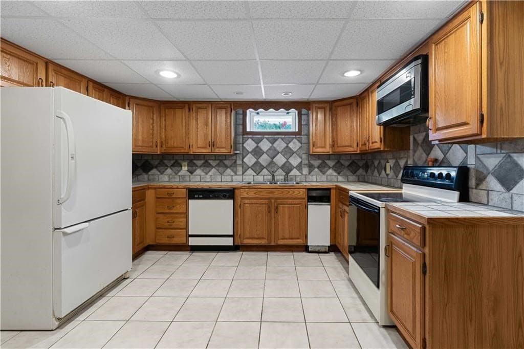 Single Family Residence at 6 Varnum, Bristol RI 02809, photo 20 of 32