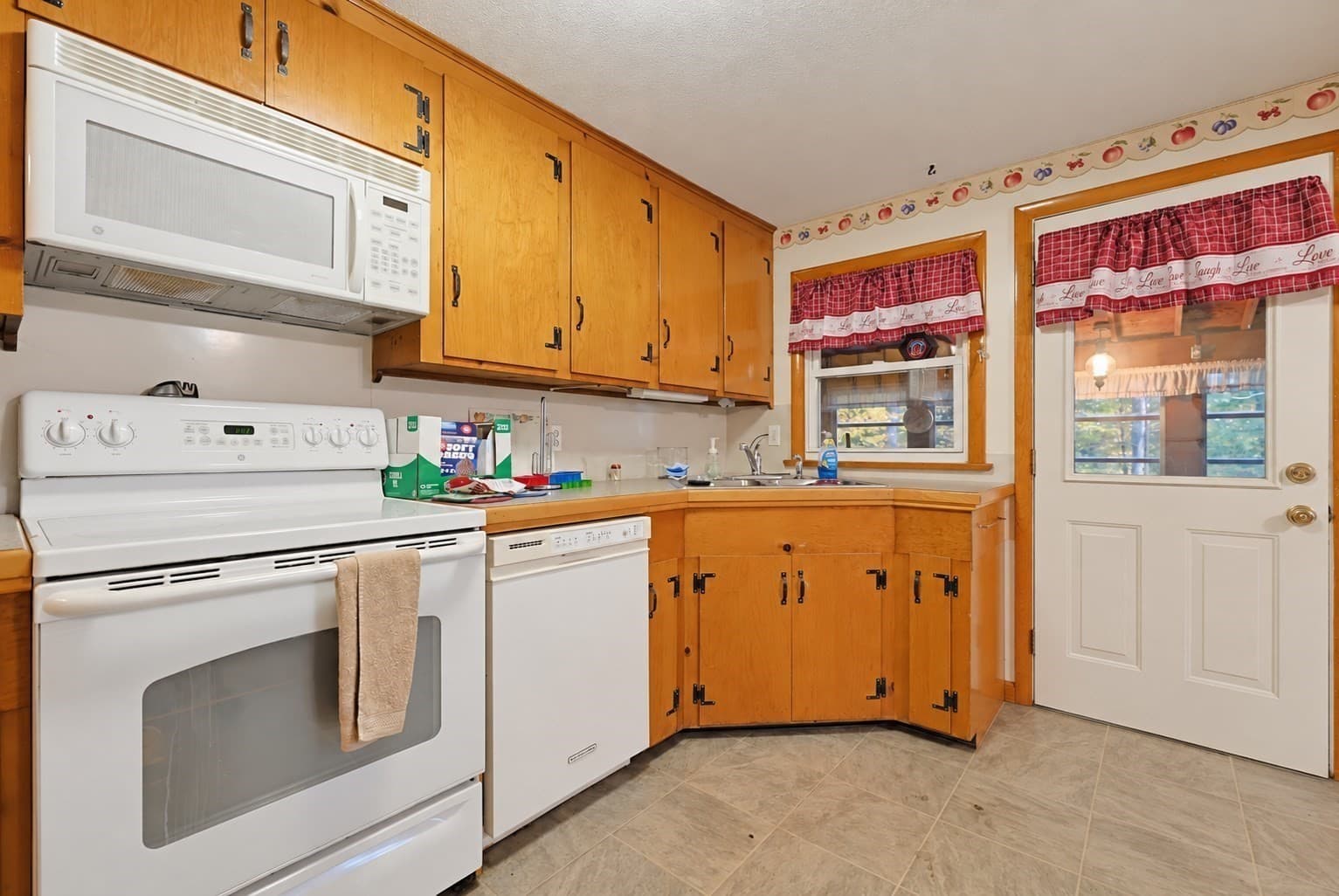 Single Family Residence at 73 Justice Hill Rd, Sterling MA 01564, photo 7 of 33