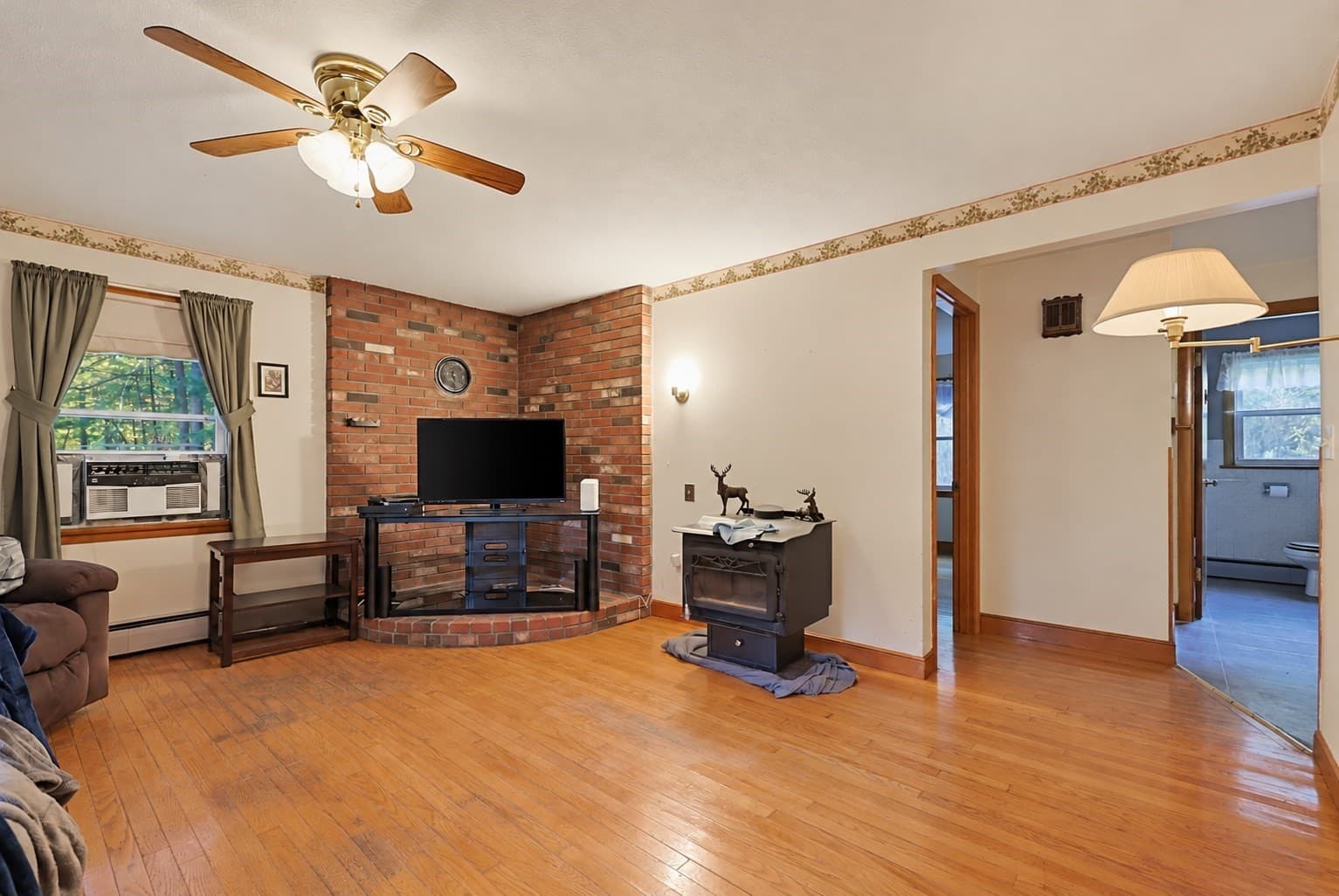 Single Family Residence at 73 Justice Hill Rd, Sterling MA 01564, photo 3 of 33