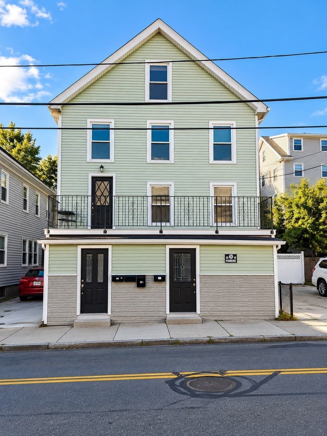 321-323 Lawrence St, Lowell MA 01850