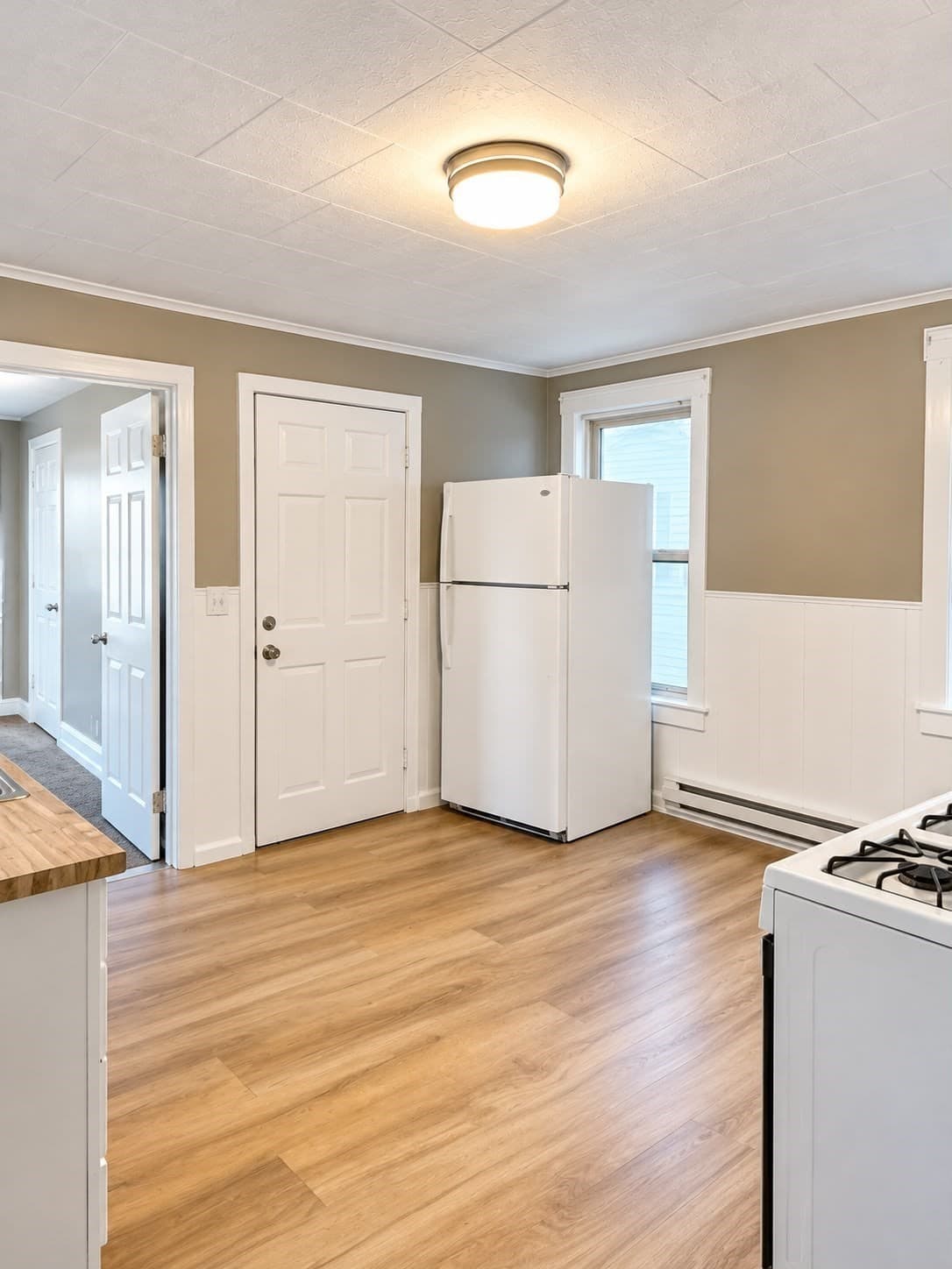 3 Family at 321-323 Lawrence St, Lowell MA 01850, Lowell, photo 11 of 30