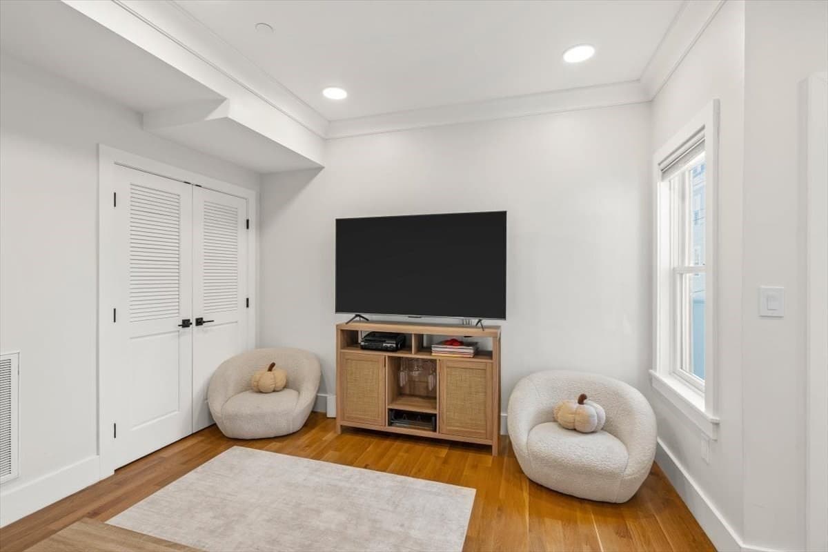 Condominium at 246 Athens Street # 1, Boston MA 02127, Boston, photo 12 of 25