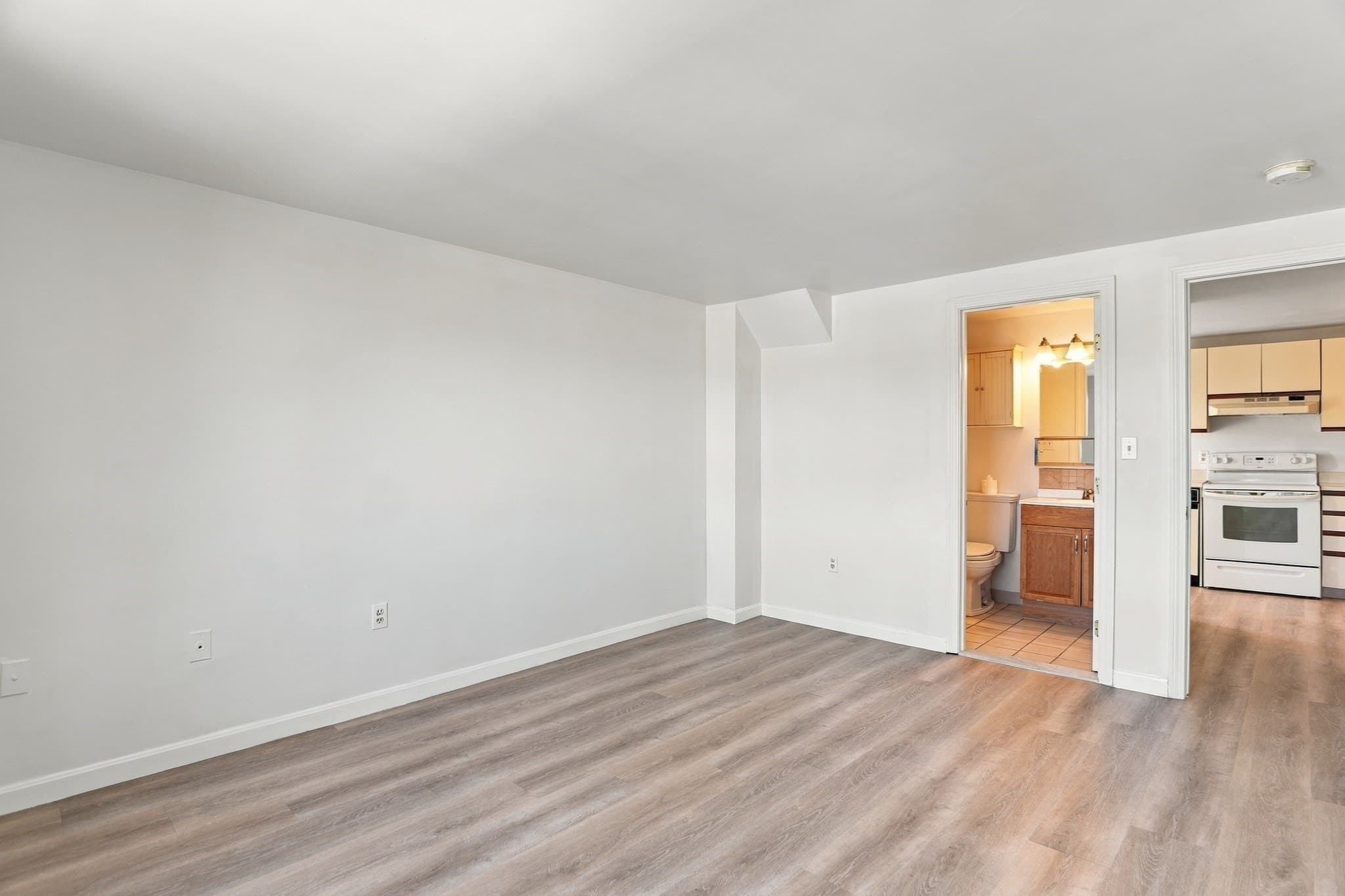 Condominium at 8 Ninth Street # 516, Medford MA 02155, photo 9 of 36