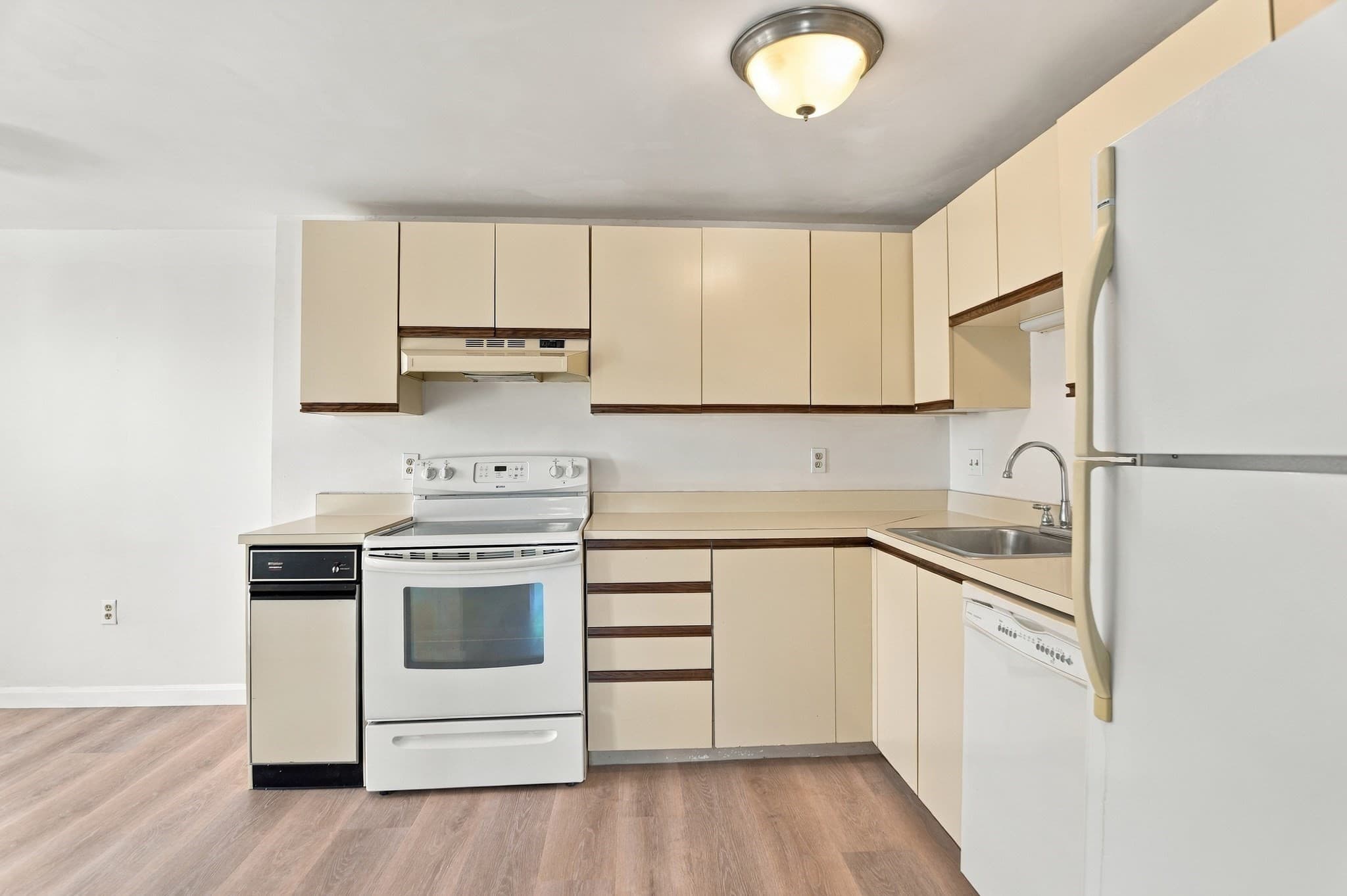 Condominium at 8 Ninth Street # 516, Medford MA 02155, photo 10 of 36