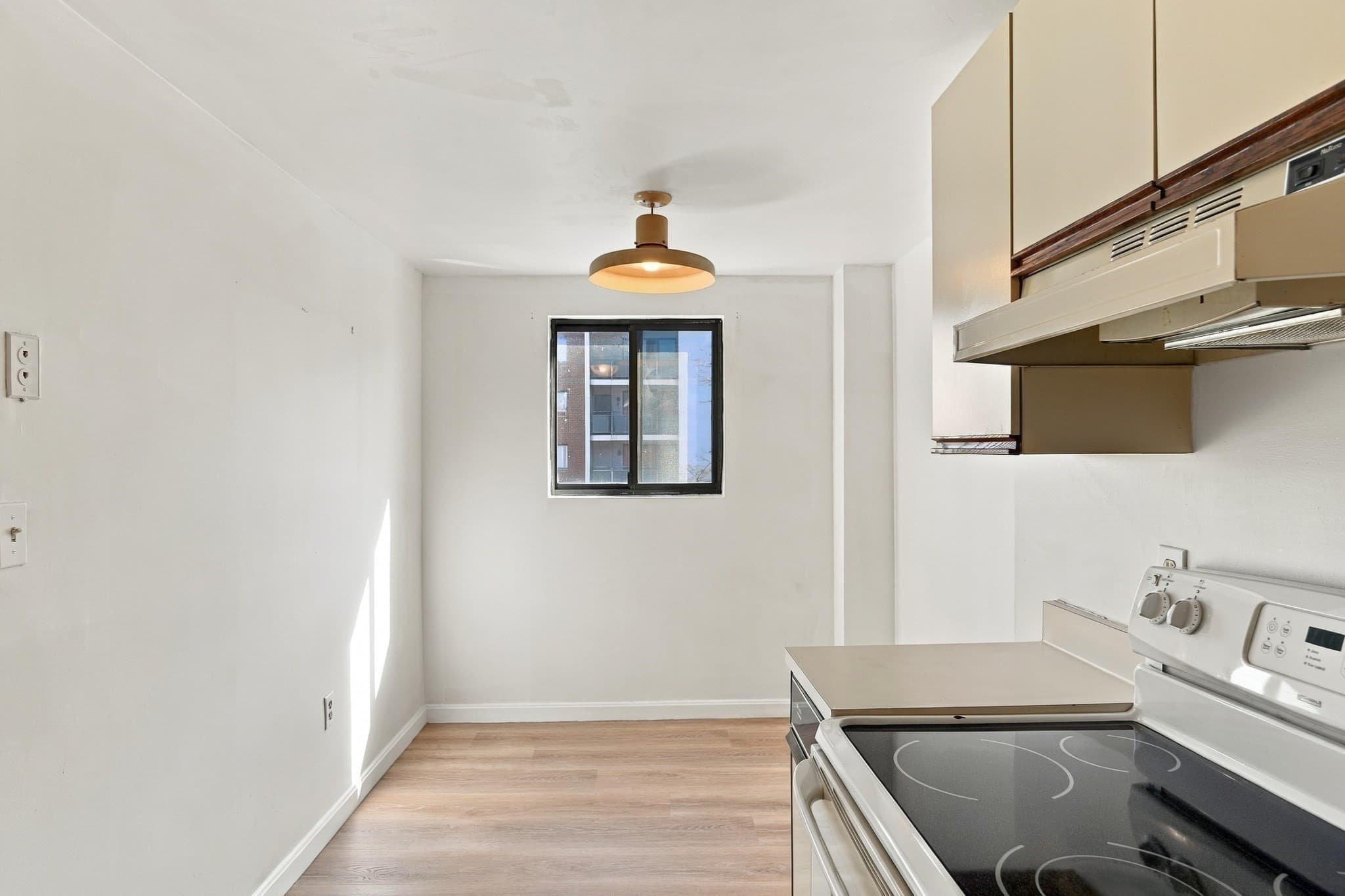 Condominium at 8 Ninth Street # 516, Medford MA 02155, photo 14 of 36