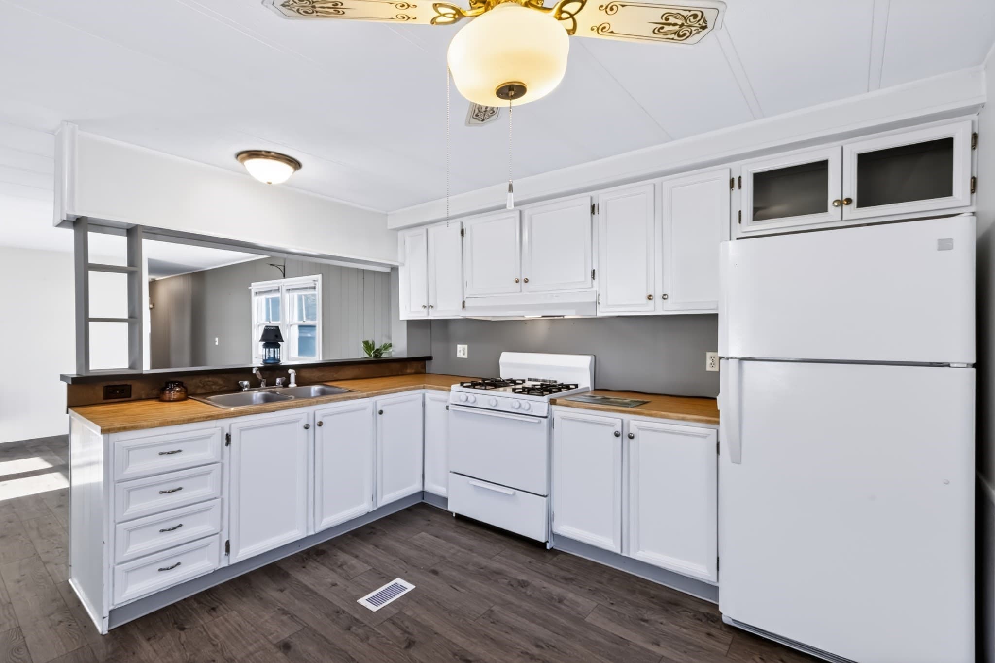 Mobile Home at 47 Clems Way, Acushnet MA 02743, photo 2 of 20