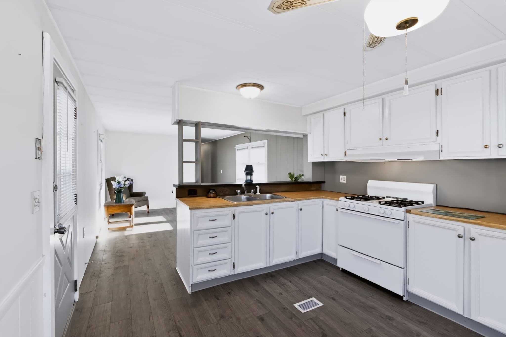 Mobile Home at 47 Clems Way, Acushnet MA 02743, photo 6 of 20