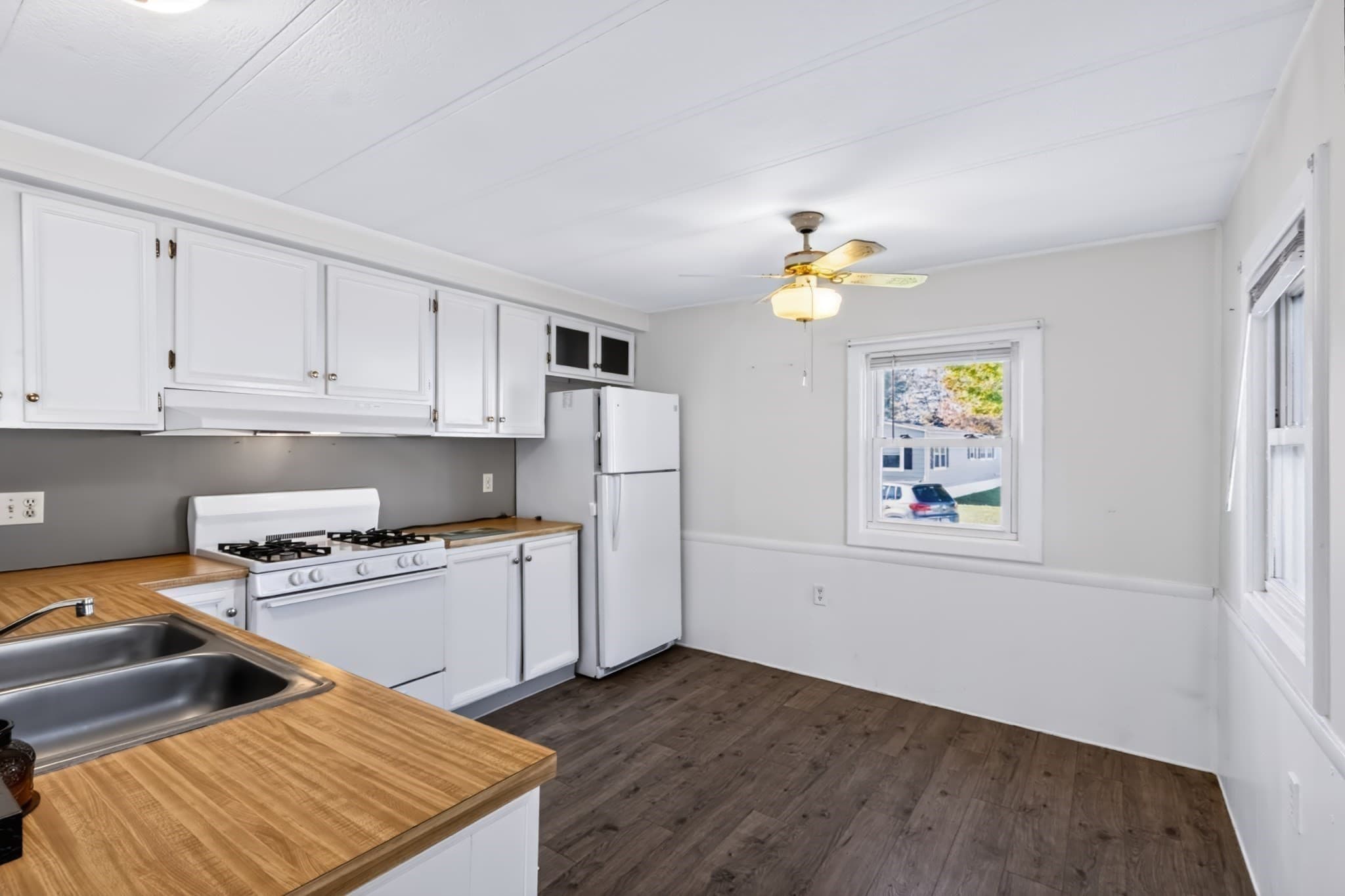 Mobile Home at 47 Clems Way, Acushnet MA 02743, photo 5 of 20