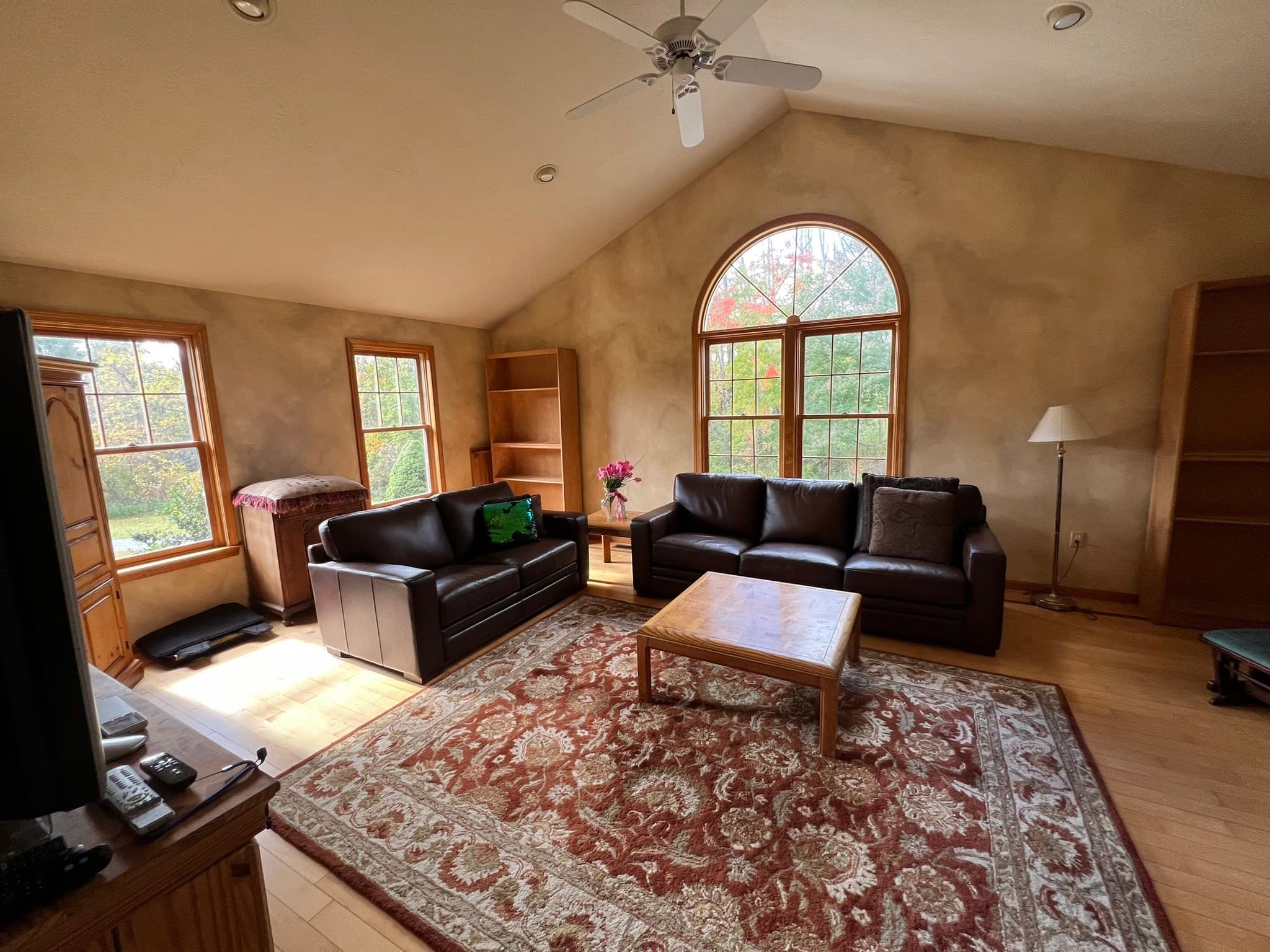 Single Family Residence at 3 Pheasant Hollow, West Newbury MA 01985, West Newbury, photo 2 of 16