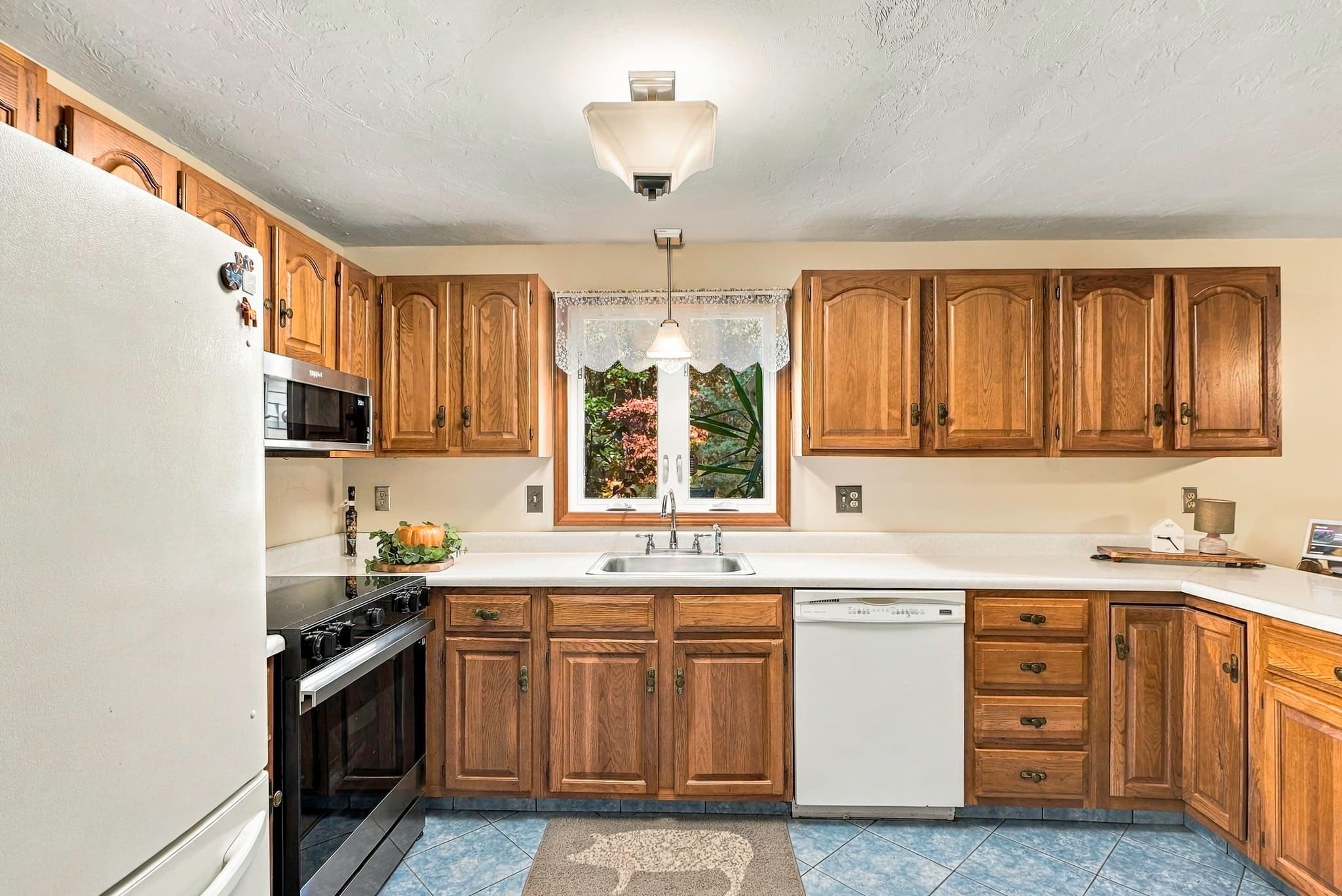 Single Family Residence at 25 Granite Cir, Millville MA 01529, Millville, photo 12 of 42