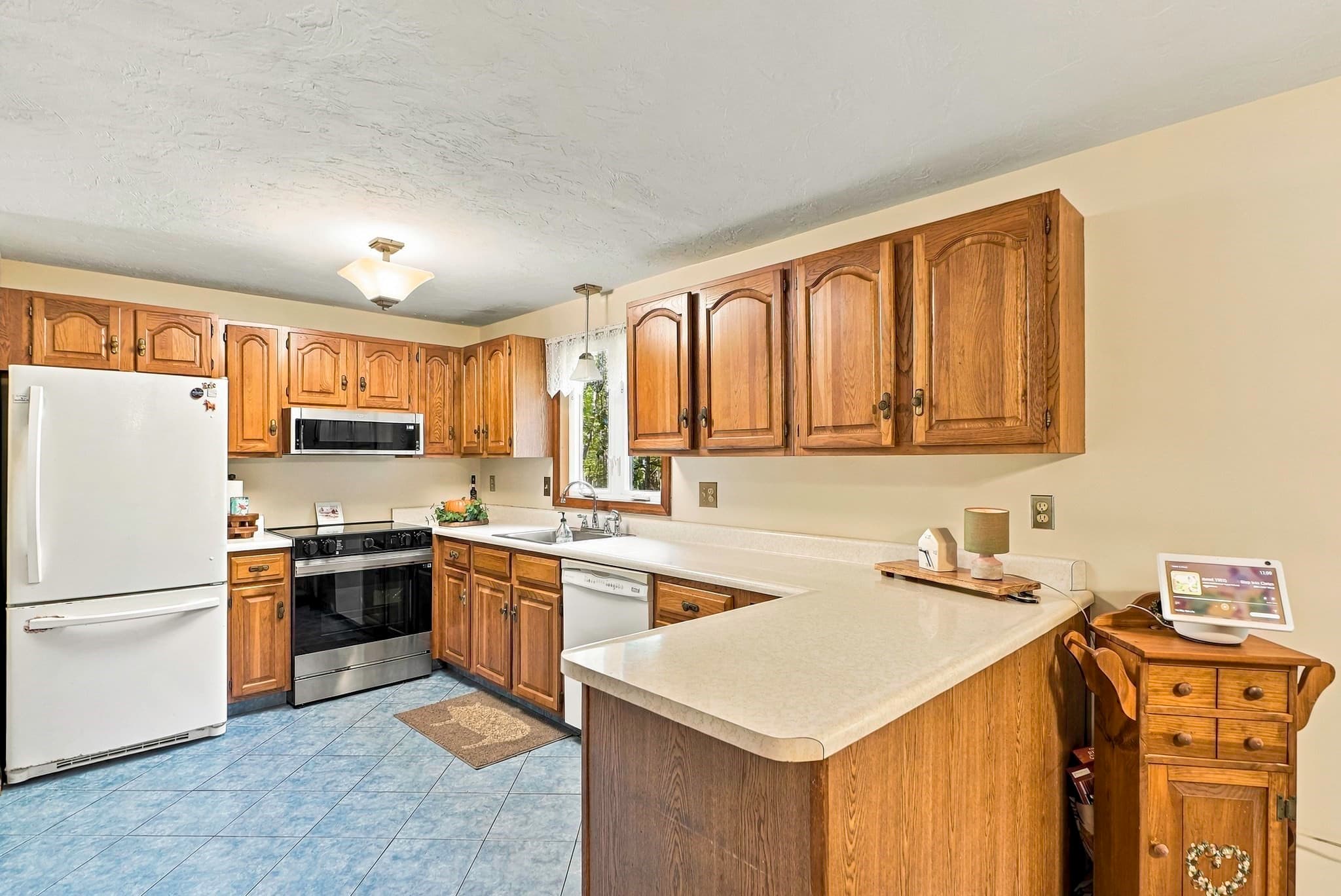 Single Family Residence at 25 Granite Cir, Millville MA 01529, Millville, photo 11 of 42