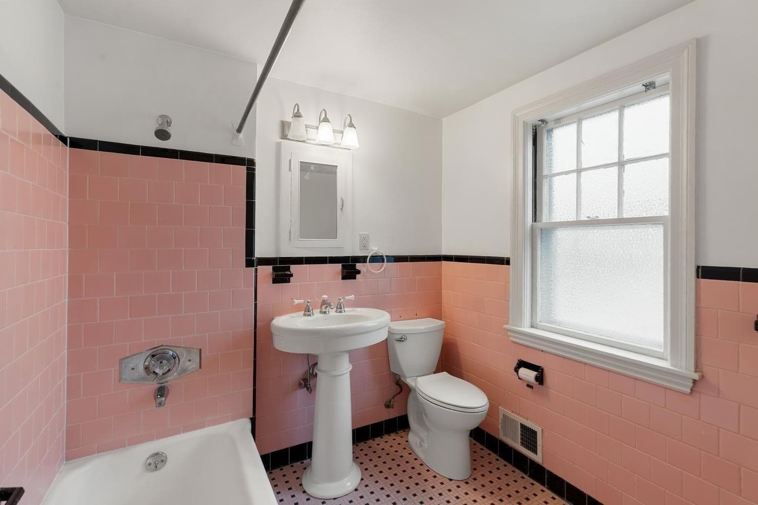 Condominium at 21 Wolcott Road # 21, Lynn MA 01902, Lynn, photo 23 of 38