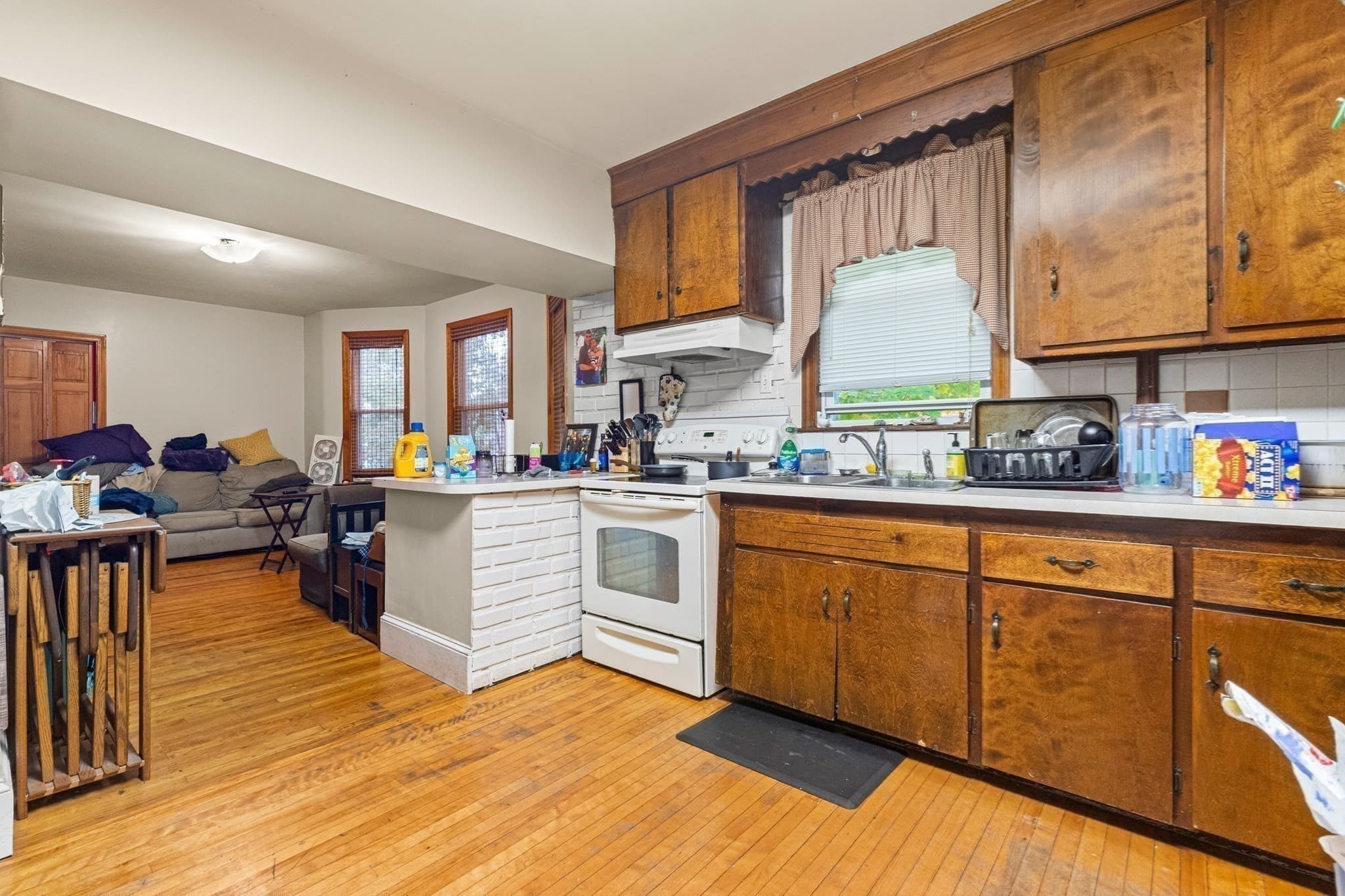 4 Family at 221-223 Pine St., Lowell MA 01851, Lowell, photo 26 of 38