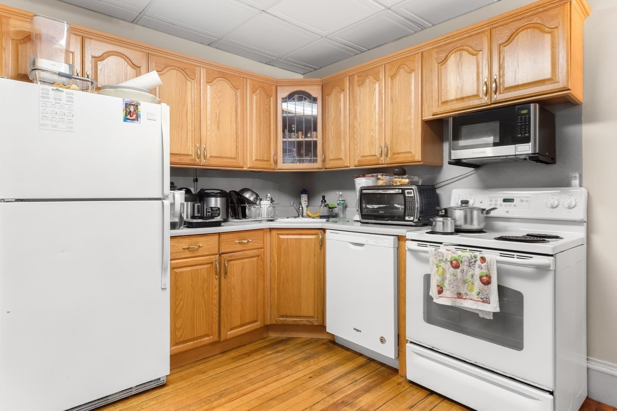 4 Family at 221-223 Pine St., Lowell MA 01851, Lowell, photo 18 of 38