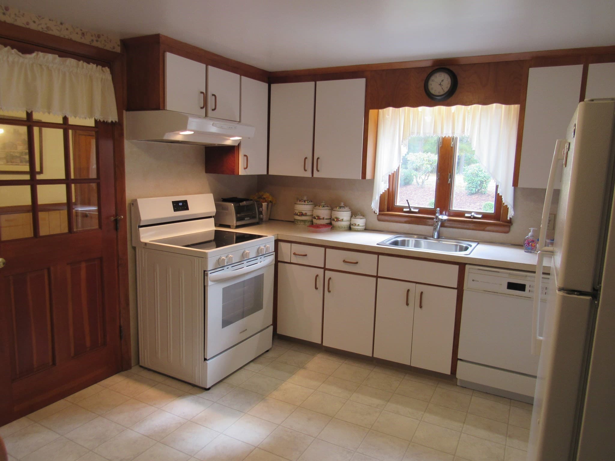 Single Family Residence at 14 Pinegrove Rd, Hingham MA 02043, photo 8 of 20