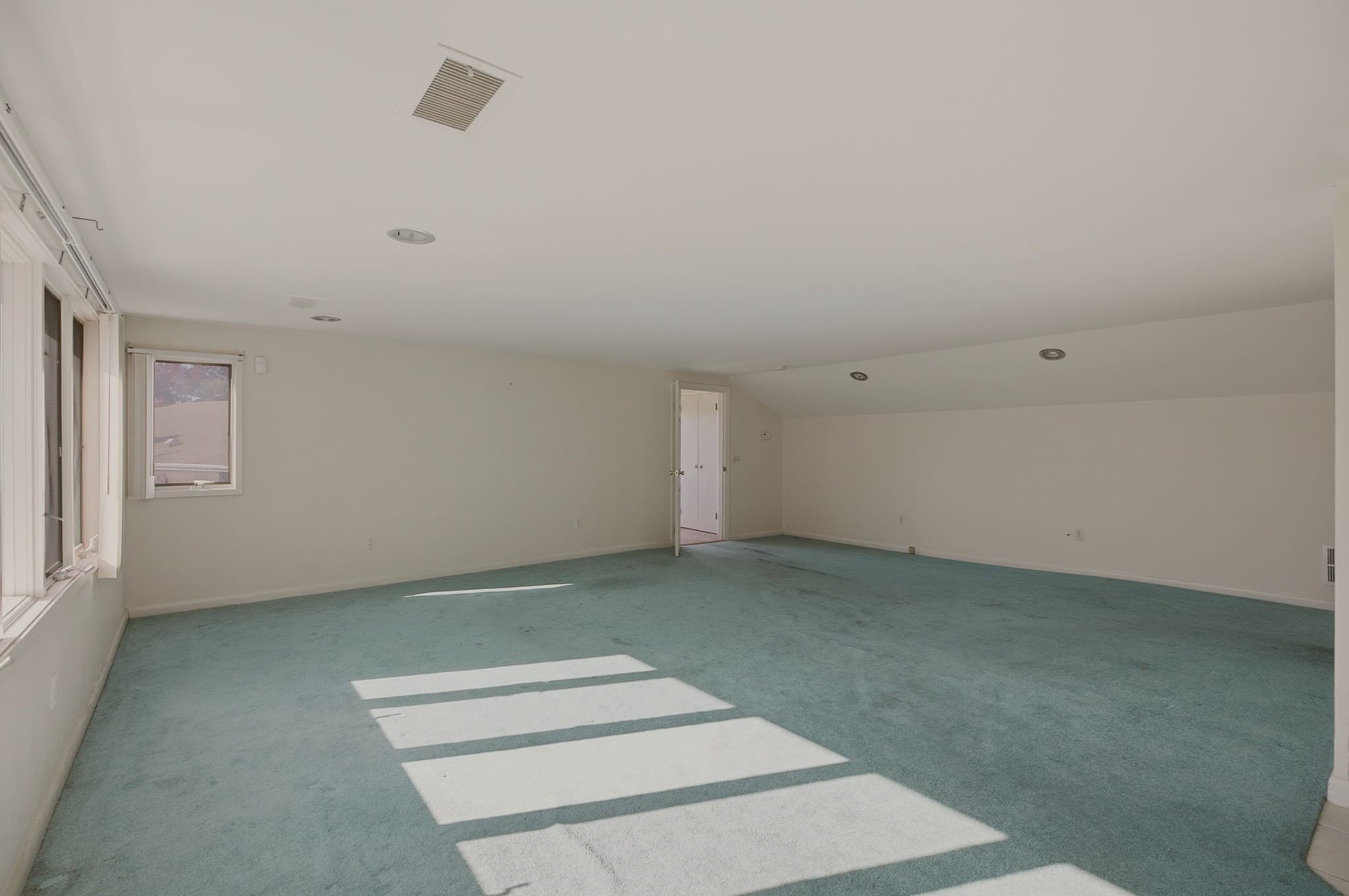 Single Family Residence at 331 Albany St, Fall River MA 02720, Fall River, photo 27 of 42