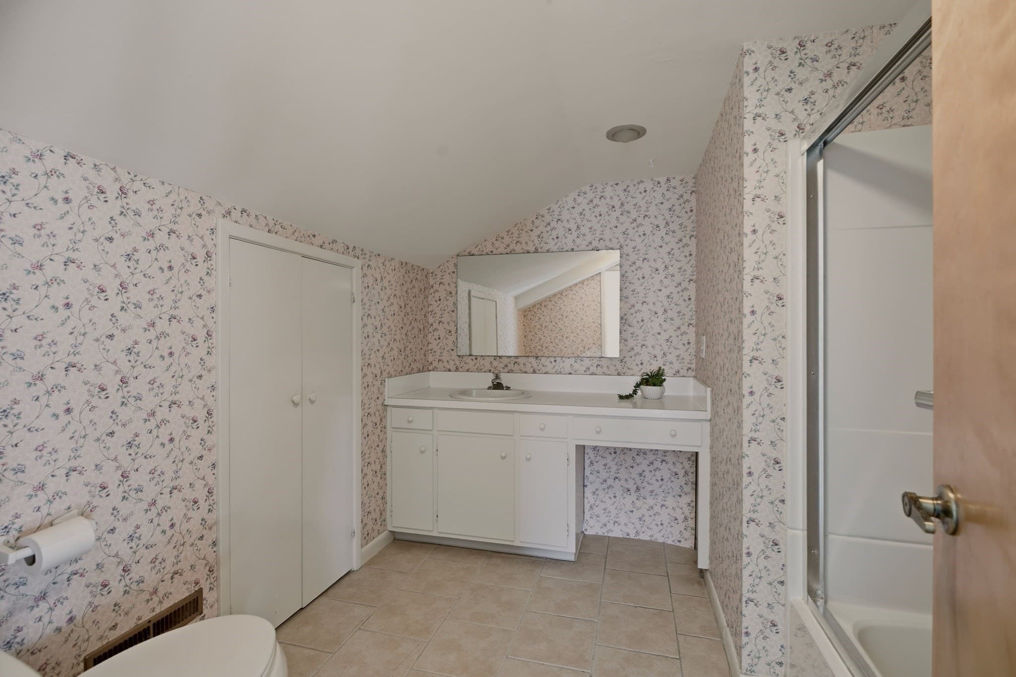 Single Family Residence at 331 Albany St, Fall River MA 02720, Fall River, photo 32 of 42
